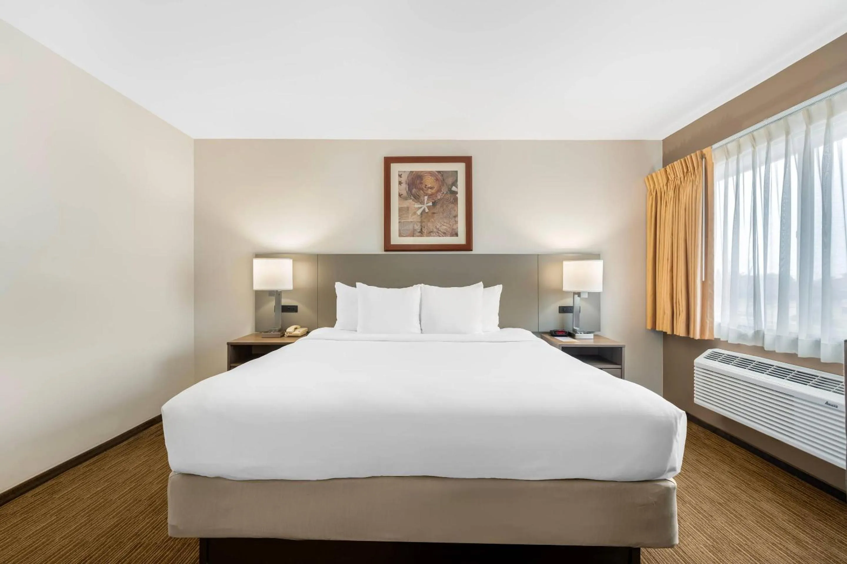 Bedroom, Bed in Comfort Inn Cockatoo Near LAX Airport