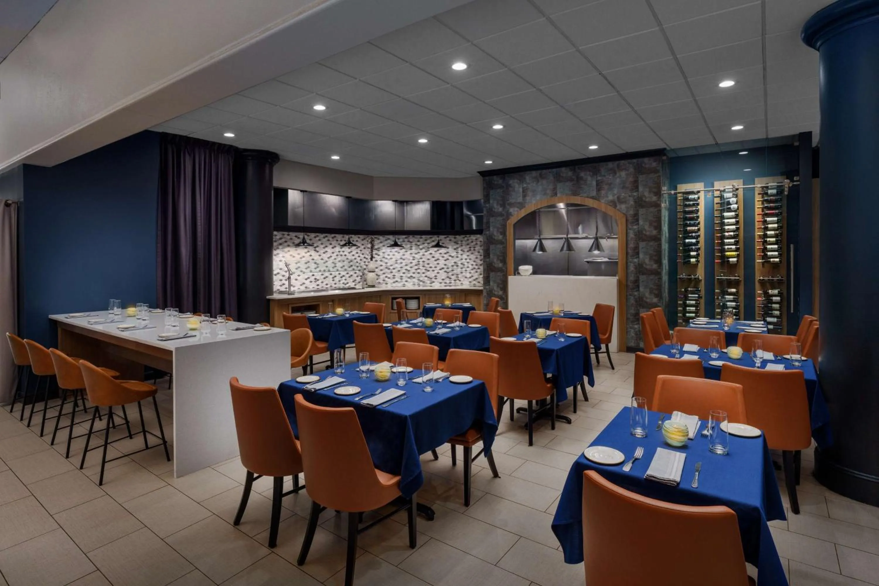 Restaurant/places to eat in DoubleTree by Hilton Charlotte City Center