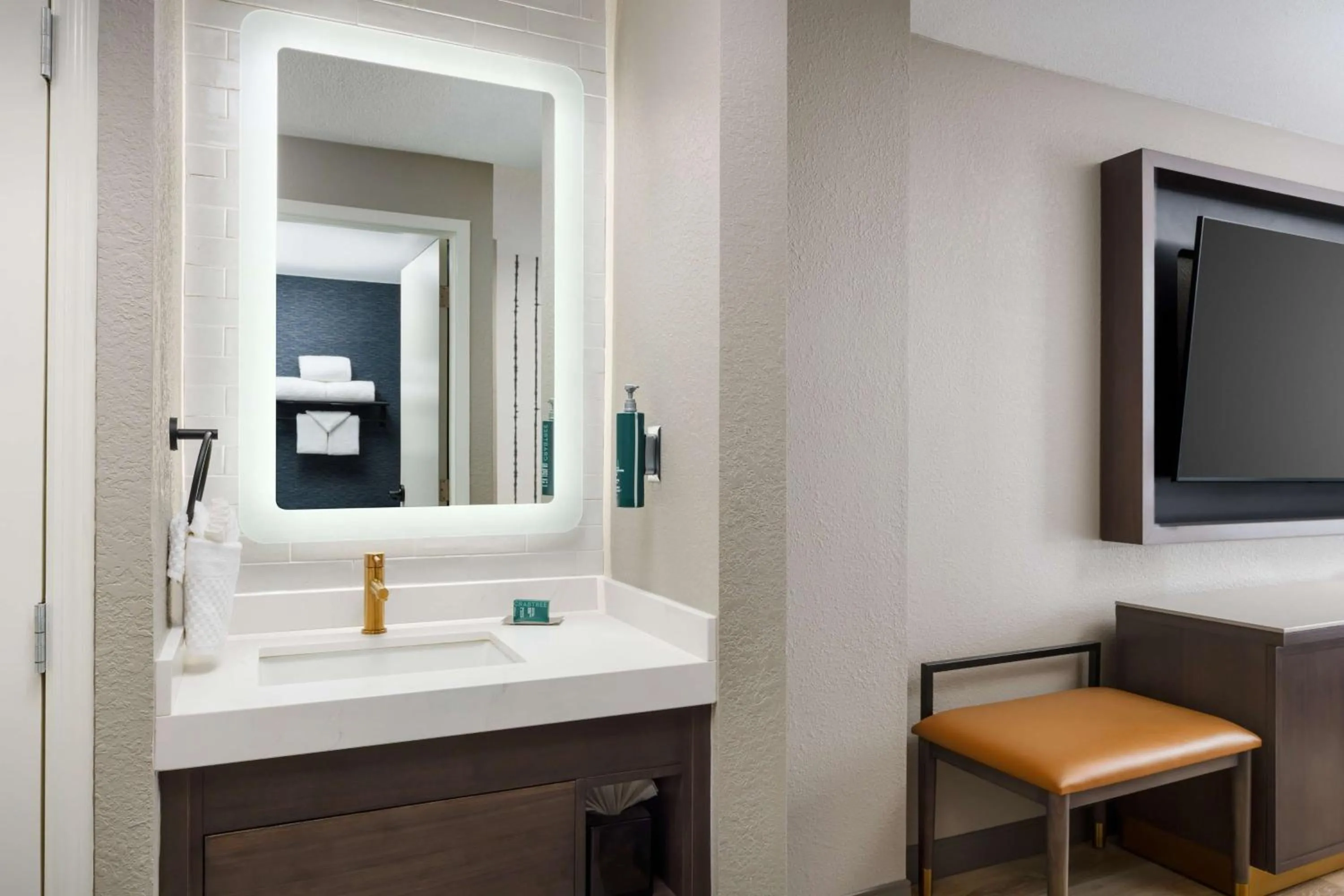 Living room in DoubleTree by Hilton Charlotte City Center