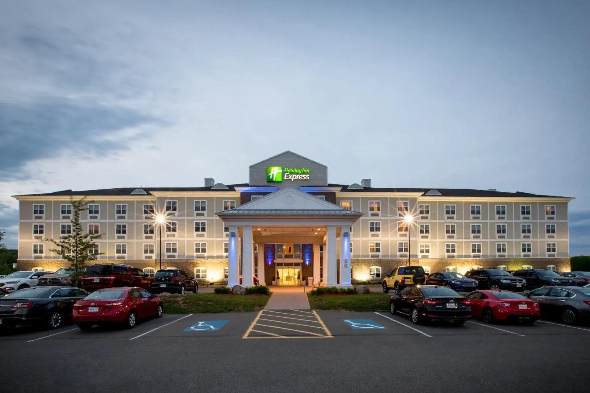 Property building in Holiday Inn Express Stellarton-New Glasgow by IHG Property building in Holiday Inn Express Stellarton-New Glasgow by IHG