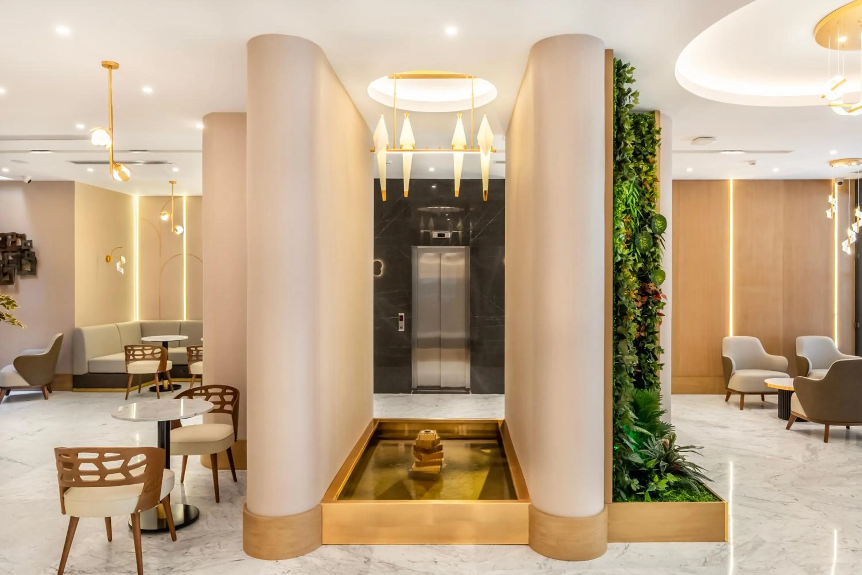 Lobby or reception in Hotel Bristol