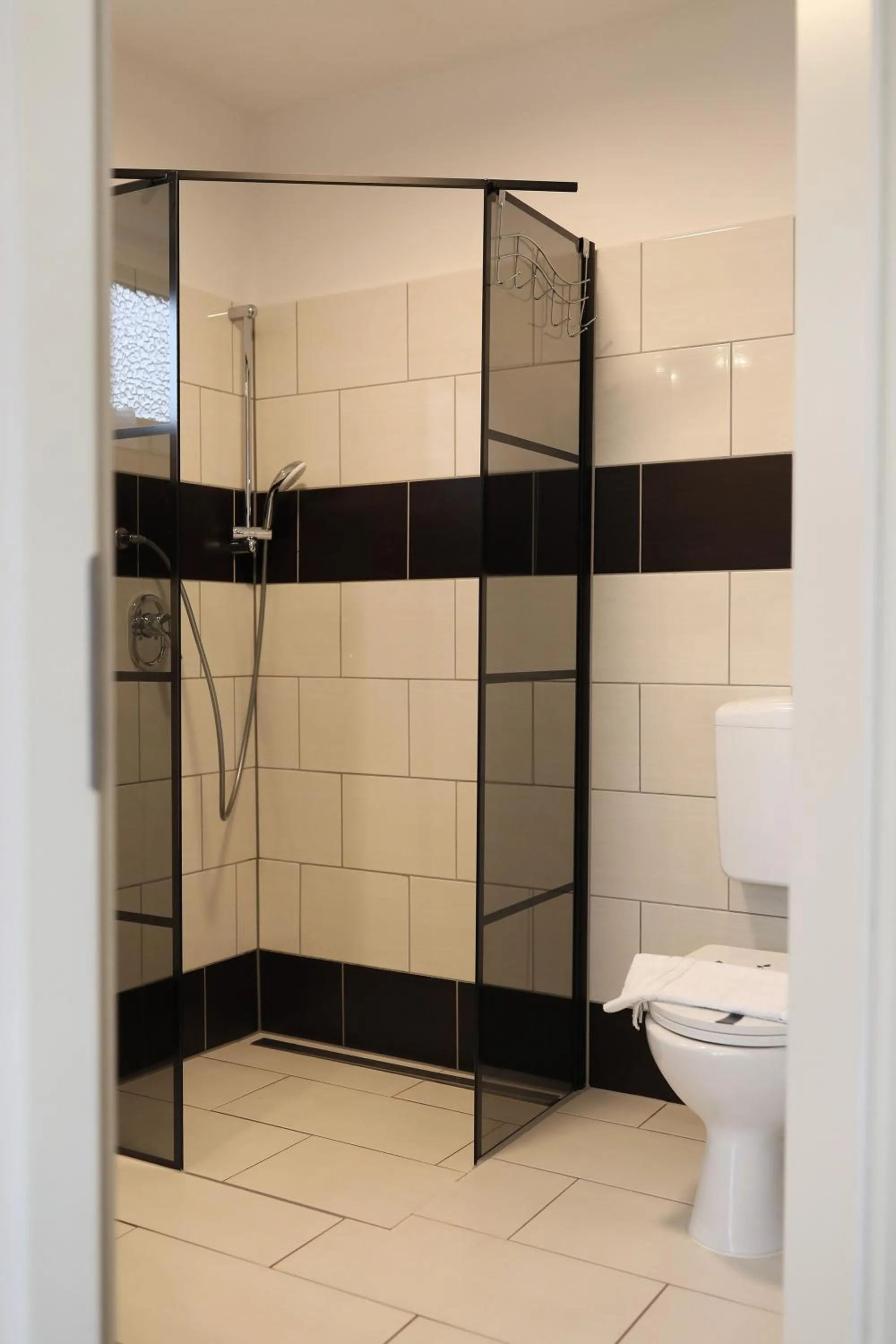 Shower in Hof von Oldenburg