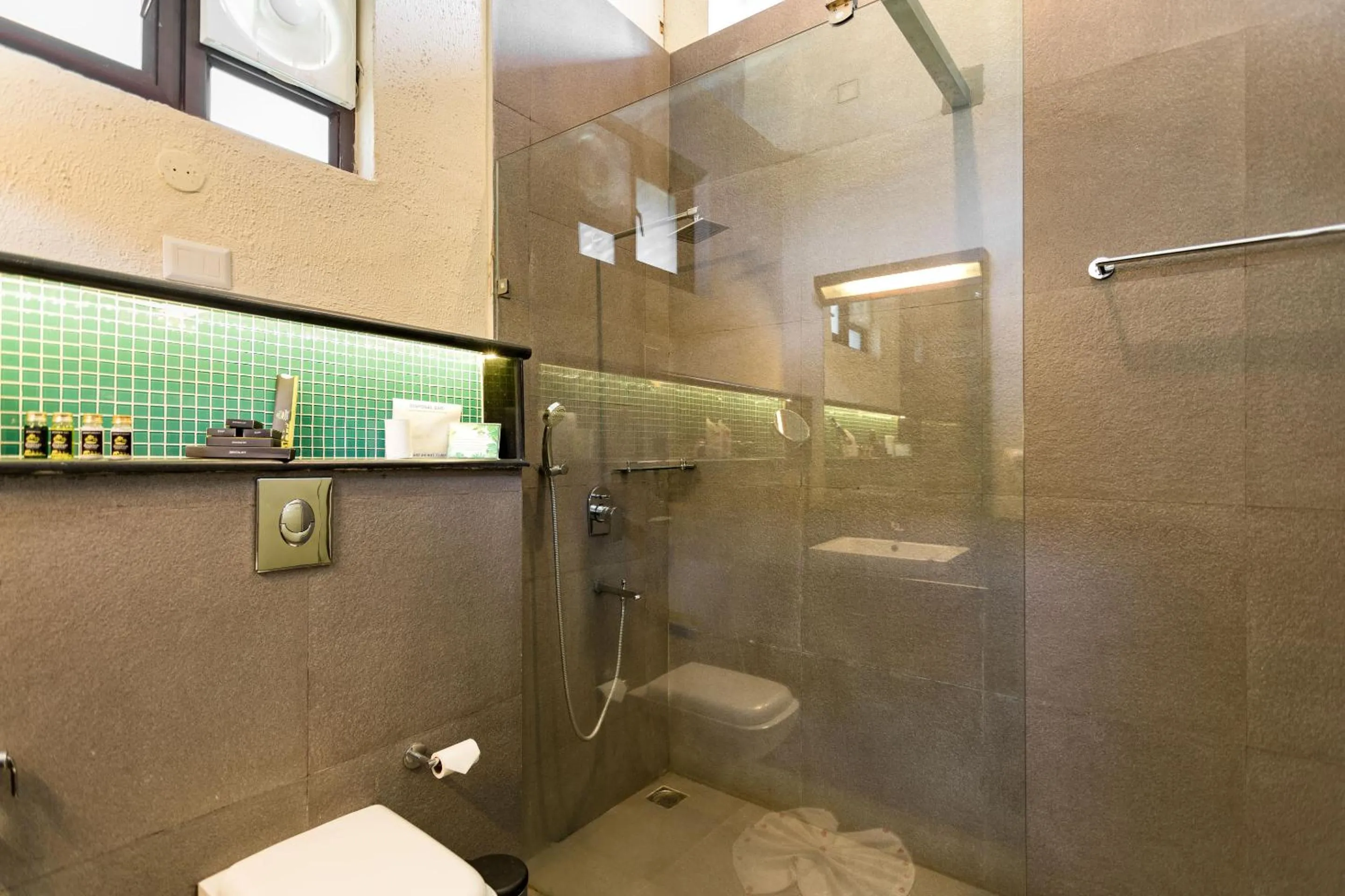 Shower in The Mountain Courtyard Thekkady