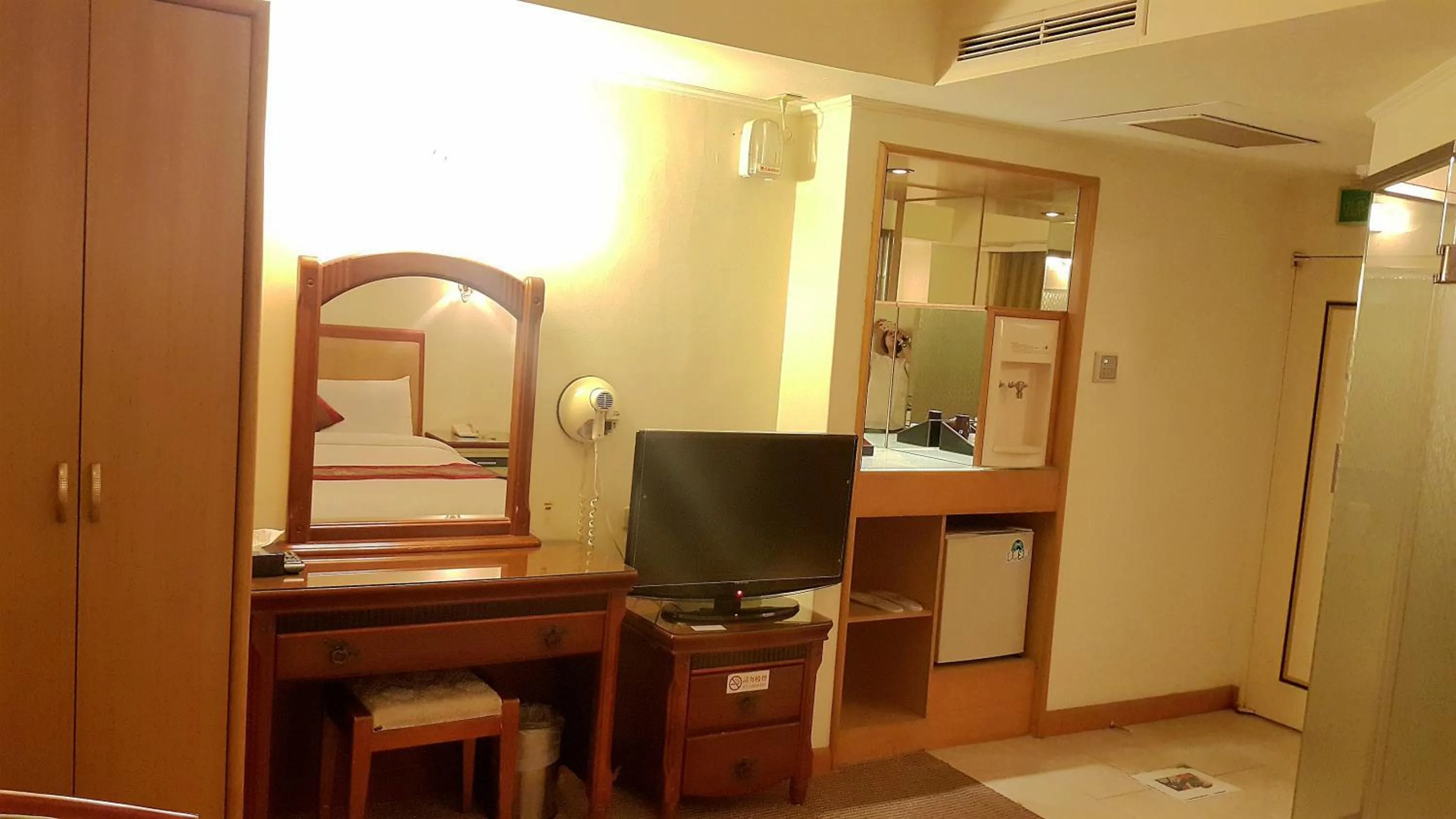 Photo of the whole room in Wonderful Hall Hotel