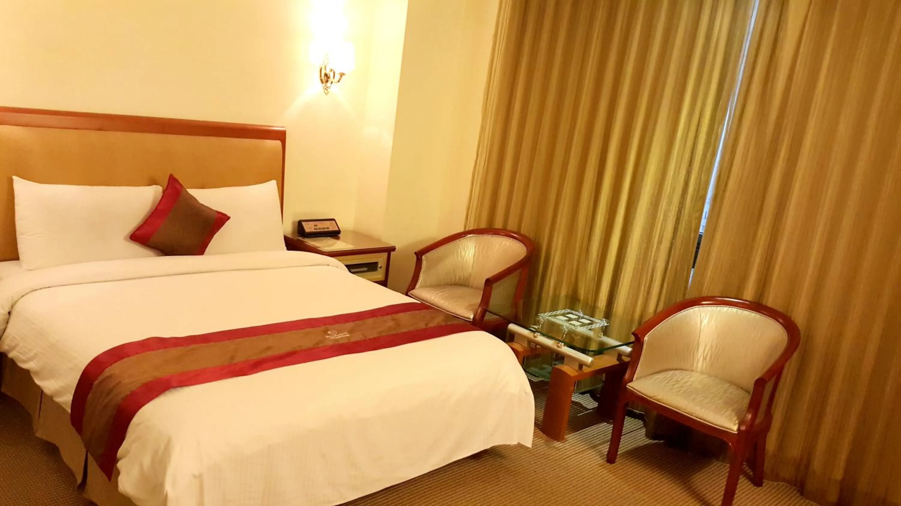 Photo of the whole room, Bed in Wonderful Hall Hotel