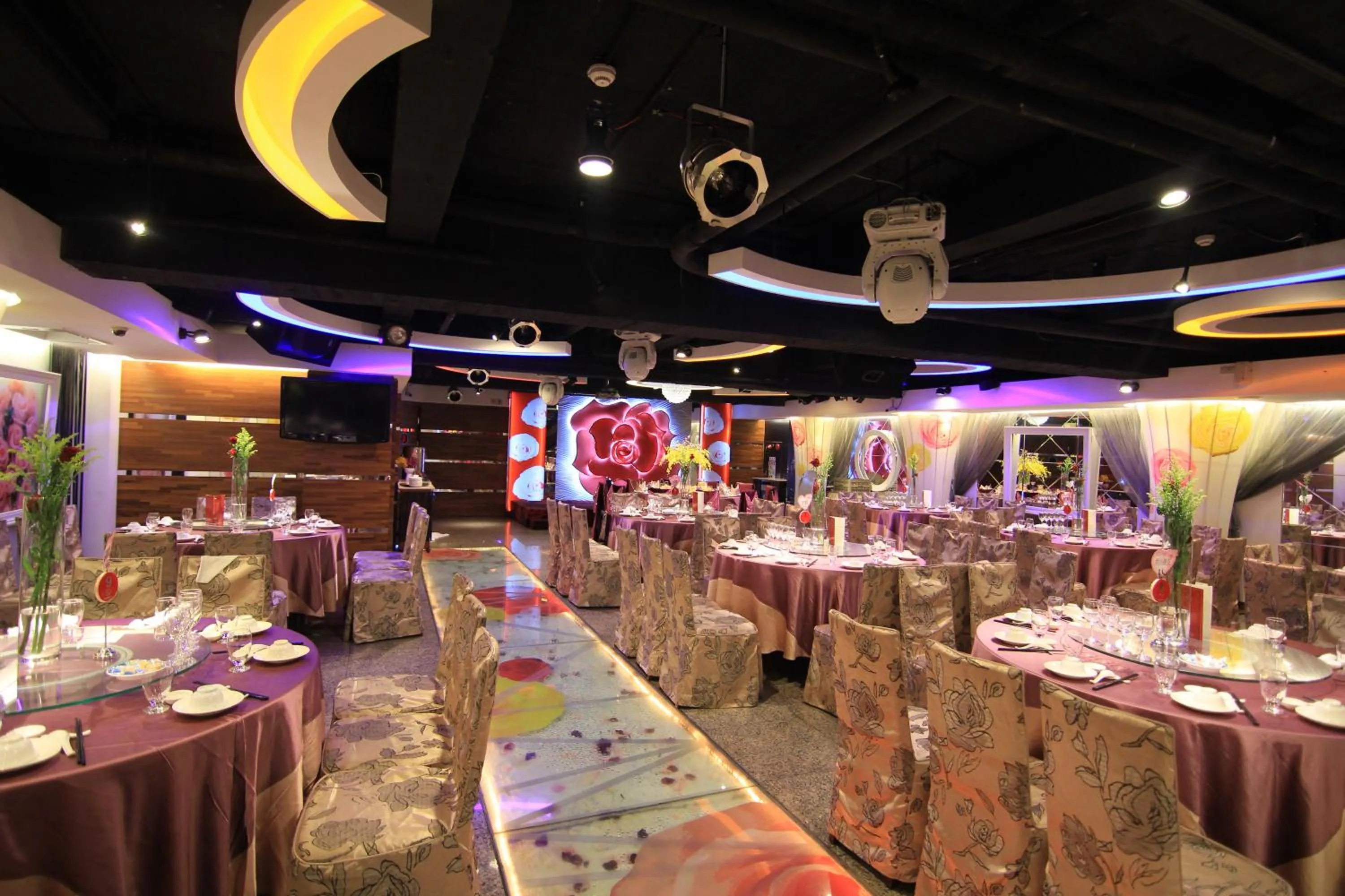 Restaurant/places to eat in Wonderful Hall Hotel