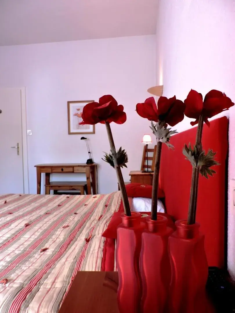 Bedroom, Bed in Hotel Restaurant Aux Sapins Bedroom, Bed in Hotel Restaurant Aux Sapins