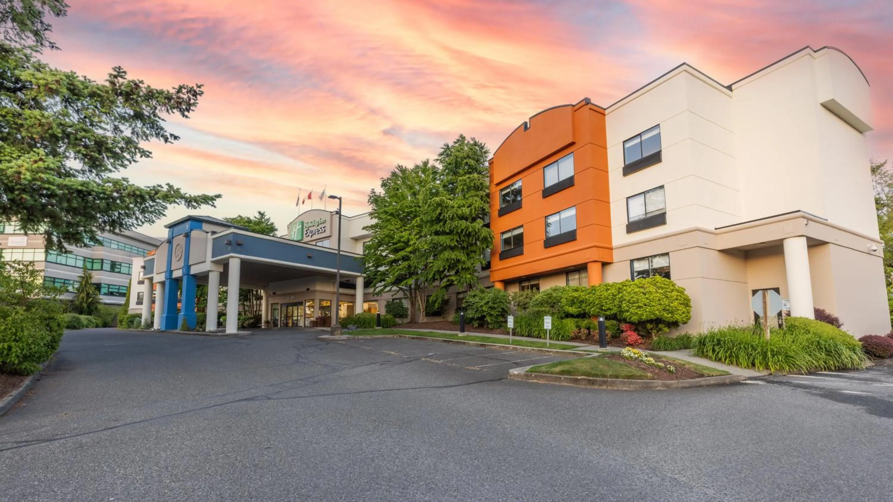 Property building in Holiday Inn Express Bellingham by IHG