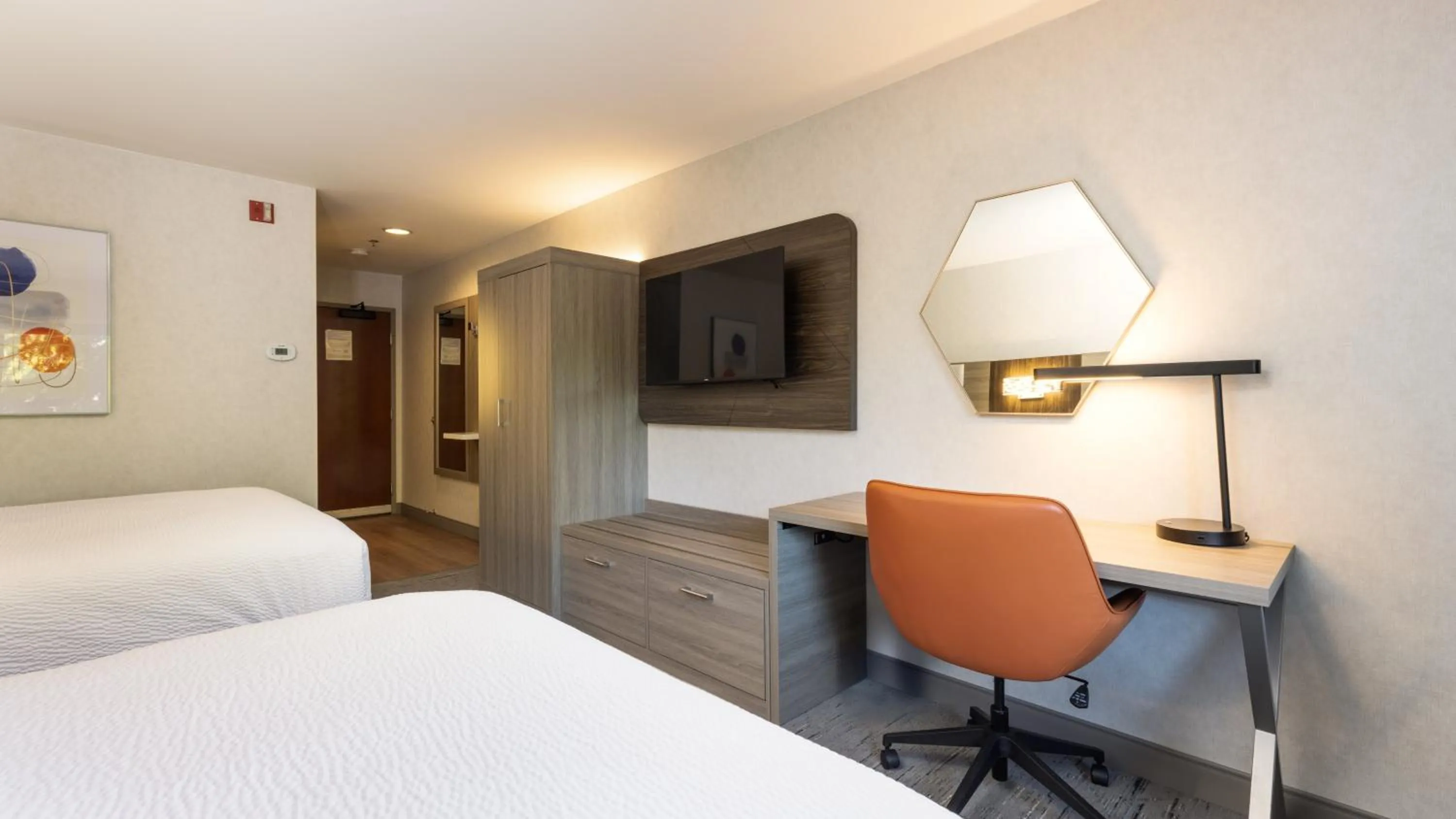 Photo of the whole room, Bed in Holiday Inn Express Bellingham by IHG