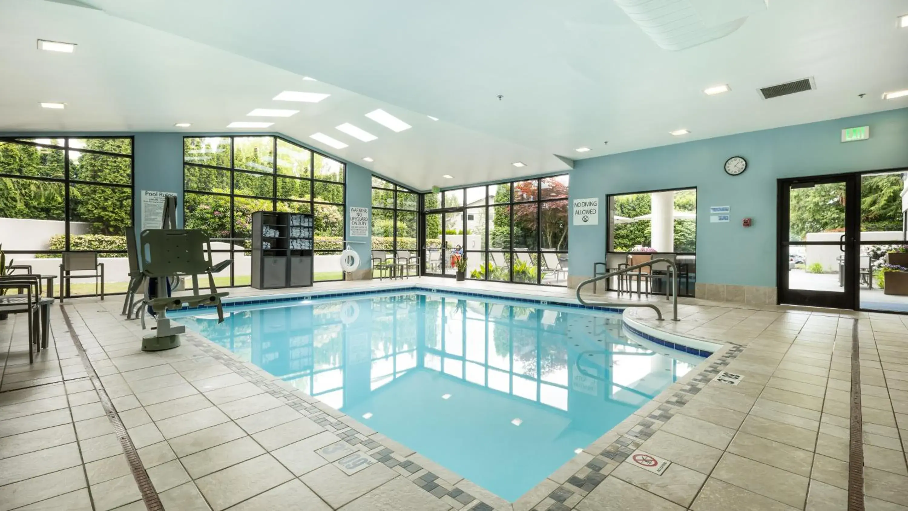 Swimming pool in Holiday Inn Express Bellingham by IHG Swimming pool in Holiday Inn Express Bellingham by IHG