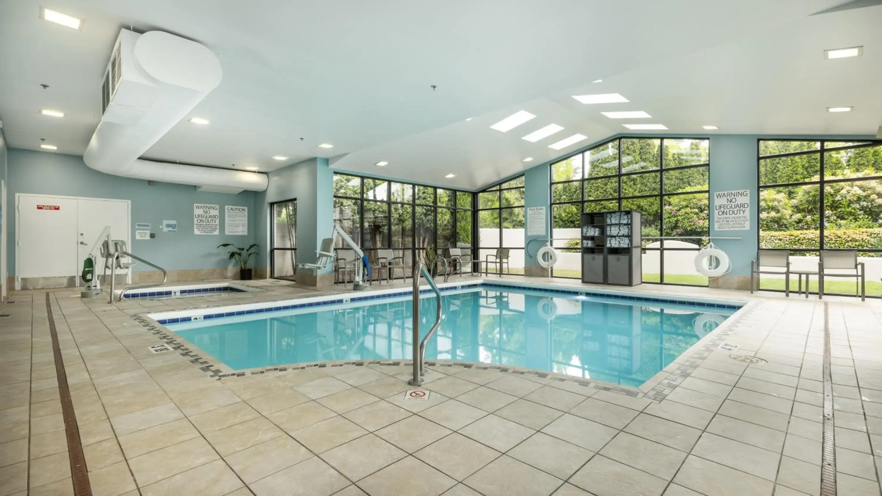 Swimming pool in Holiday Inn Express Bellingham by IHG Swimming pool in Holiday Inn Express Bellingham by IHG