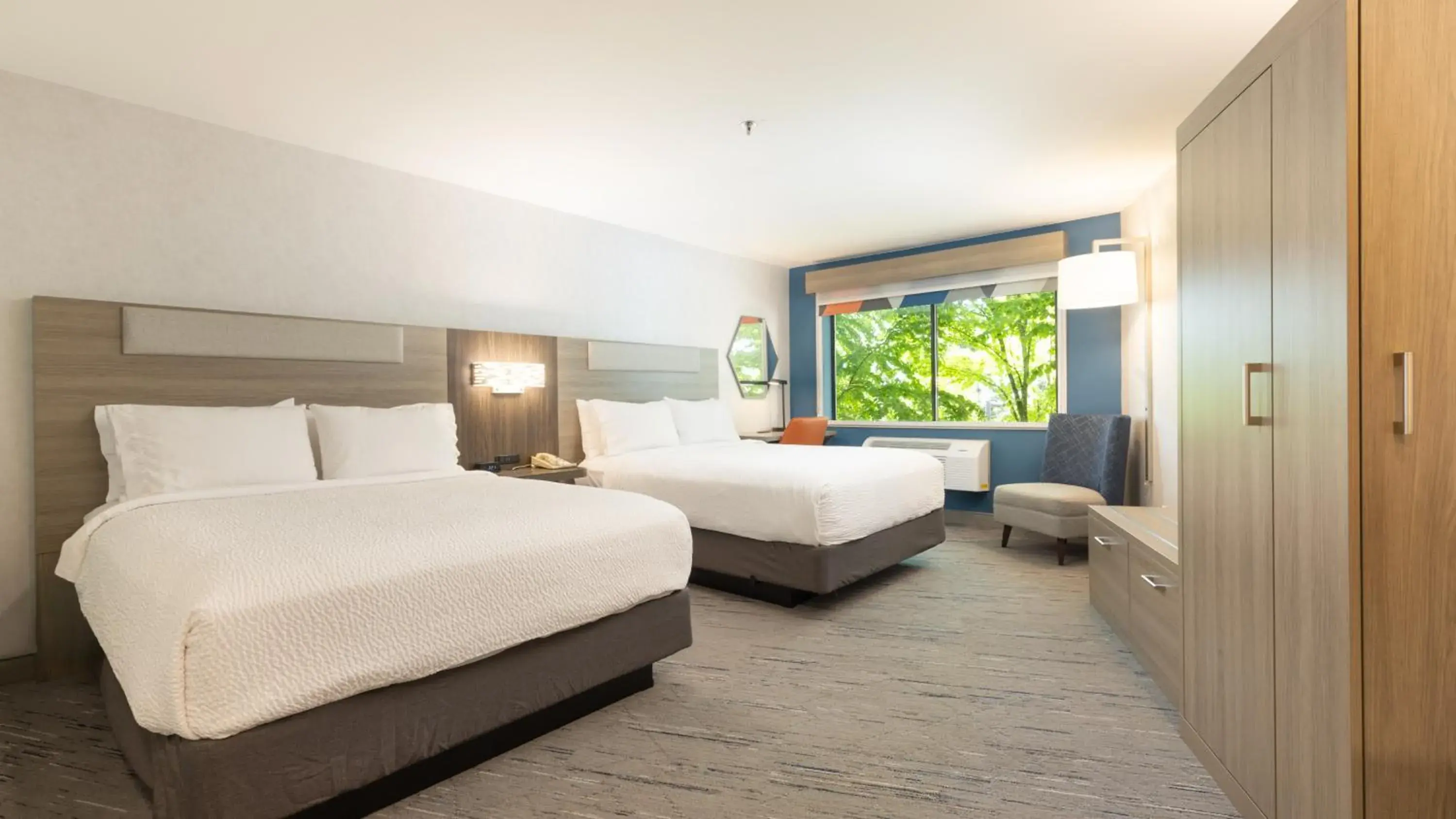 Photo of the whole room, Bed in Holiday Inn Express Bellingham by IHG Photo of the whole room, Bed in Holiday Inn Express Bellingham by IHG