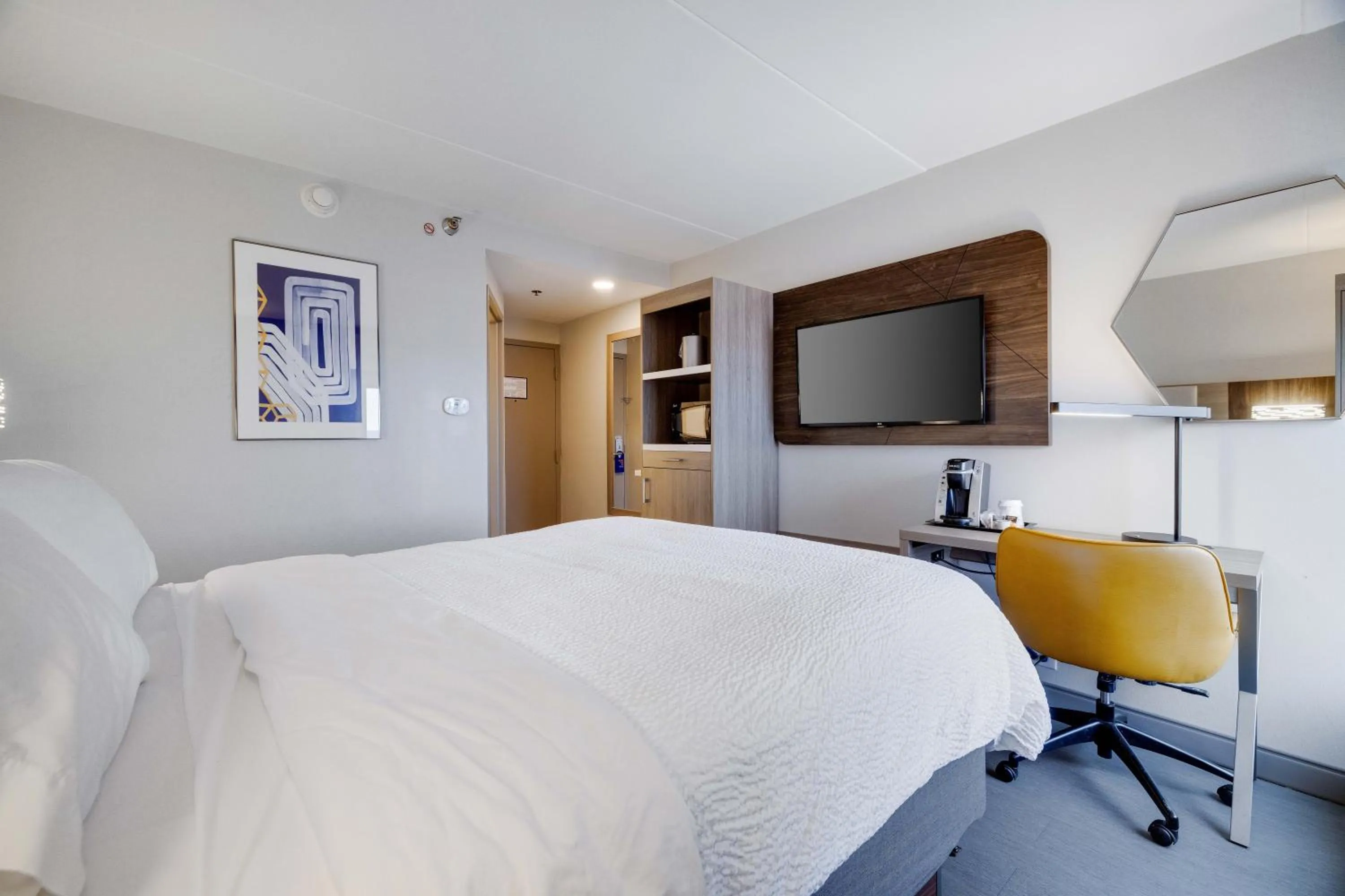 Bed in Holiday Inn Express Wilkes Barre East by IHG