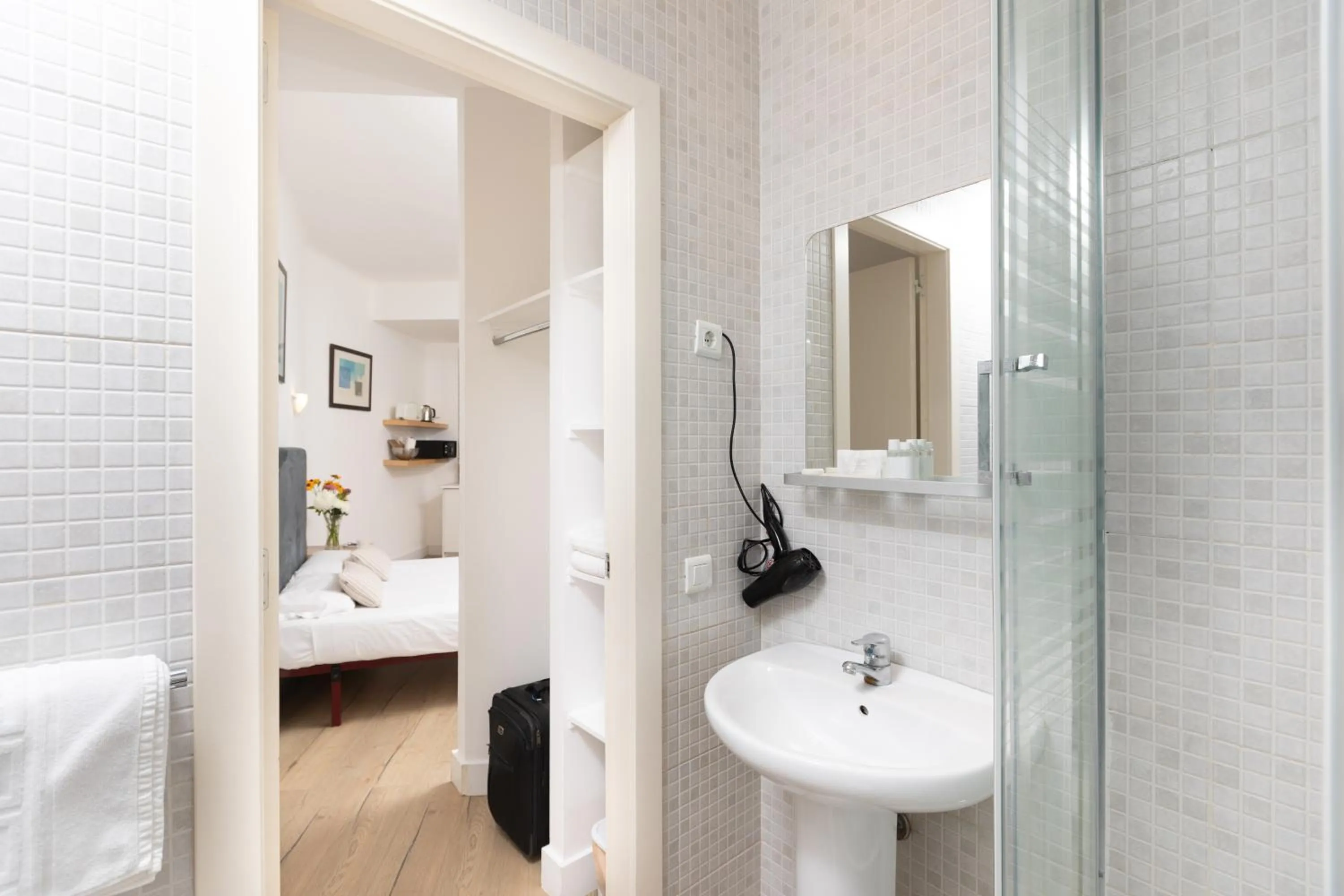 Bathroom in Mayerling Bisbe Urquinaona