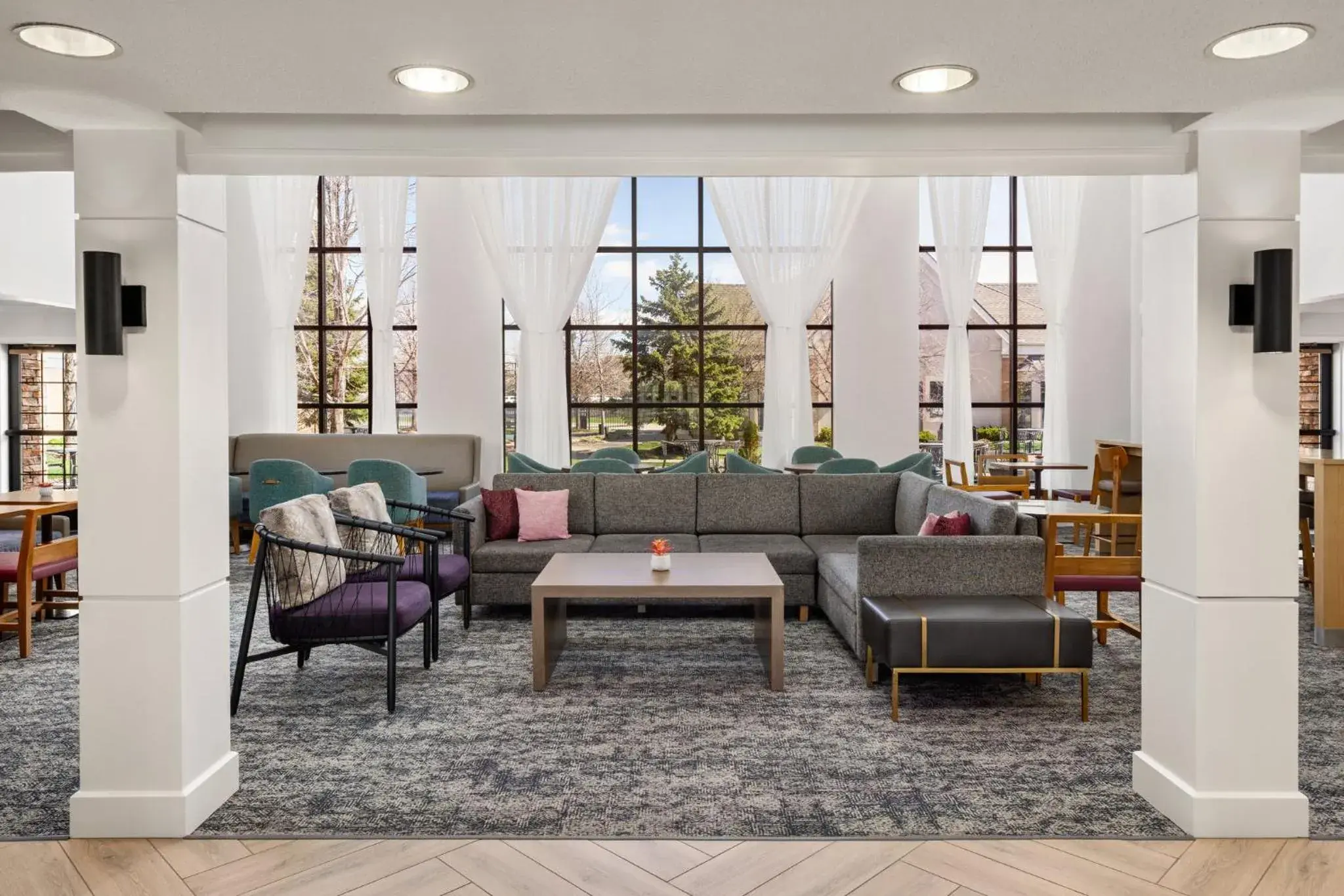 Property building in Staybridge Suites Minneapolis-Maple Grove by IHG Property building in Staybridge Suites Minneapolis-Maple Grove by IHG