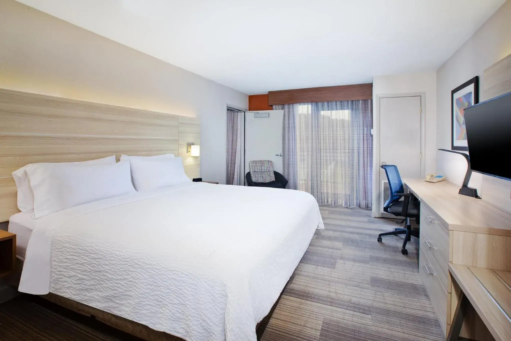 King Suite with Balcony in Holiday Inn Express Hotel & Suites Athens by IHG King Suite with Balcony in Holiday Inn Express Hotel & Suites Athens by IHG