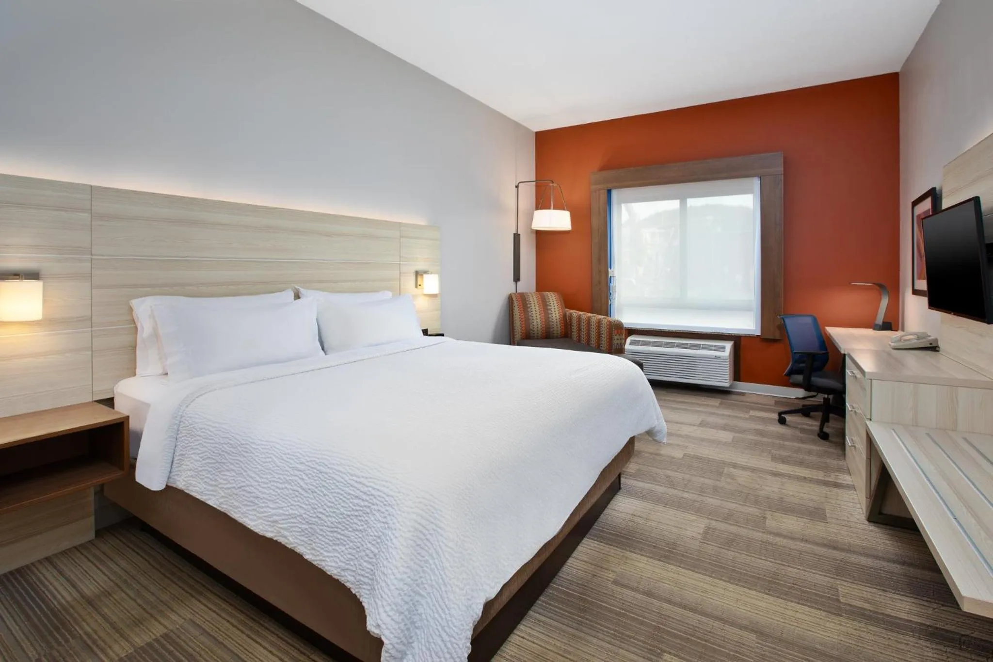 Photo of the whole room, Bed in Holiday Inn Express Hotel & Suites Athens by IHG