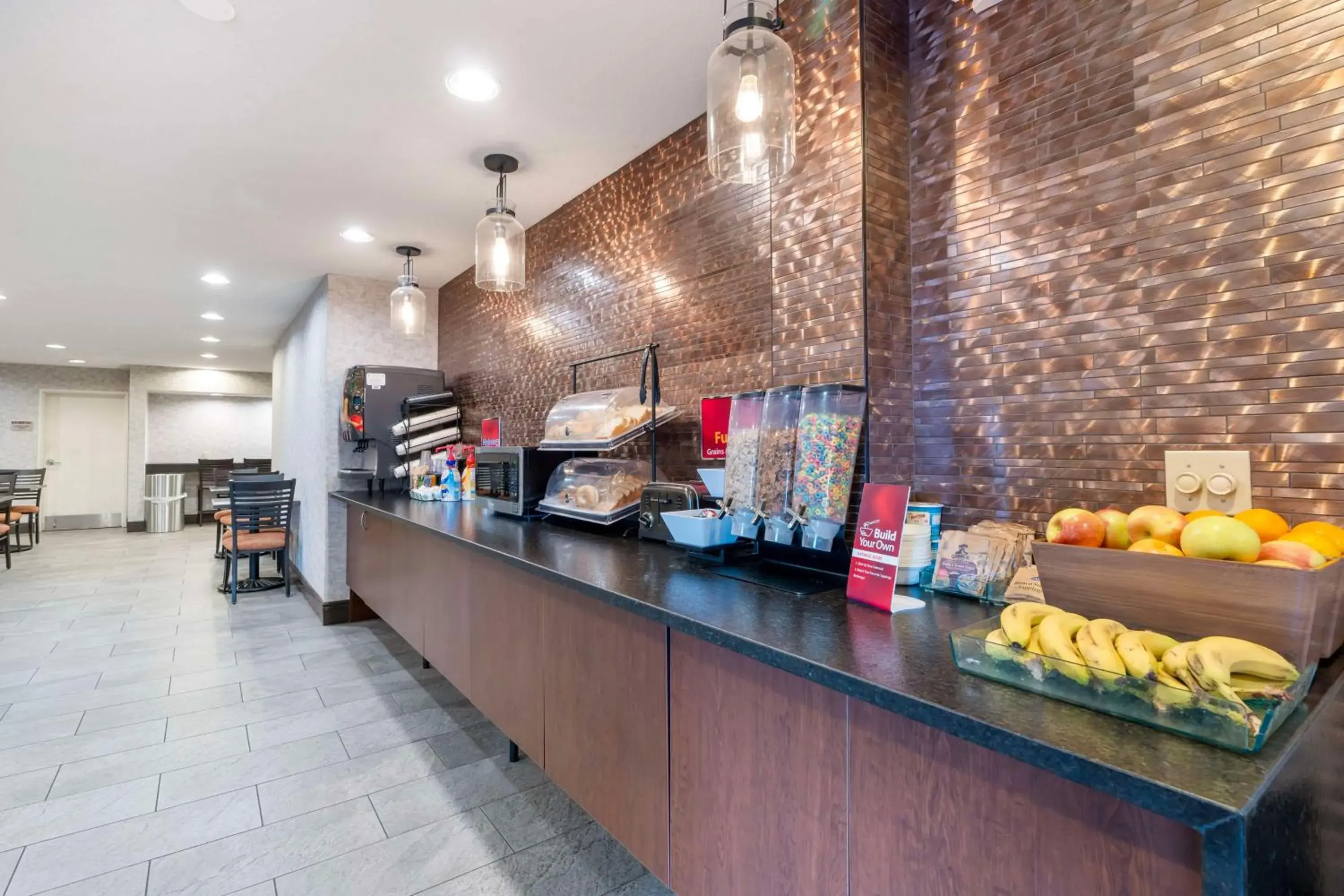 Breakfast in Best Western Bend North Breakfast in Best Western Bend North