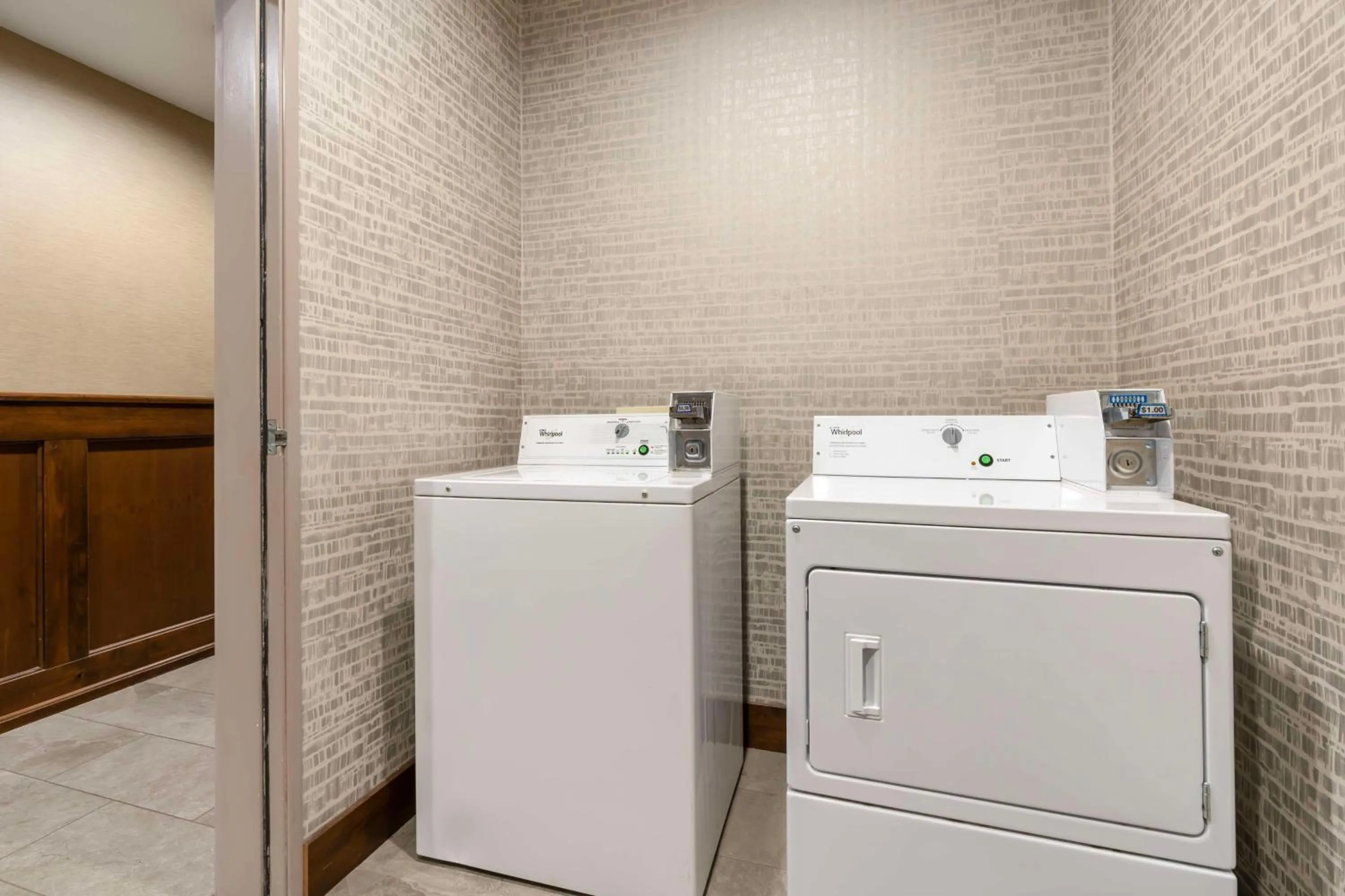 laundry in Best Western Bend North
