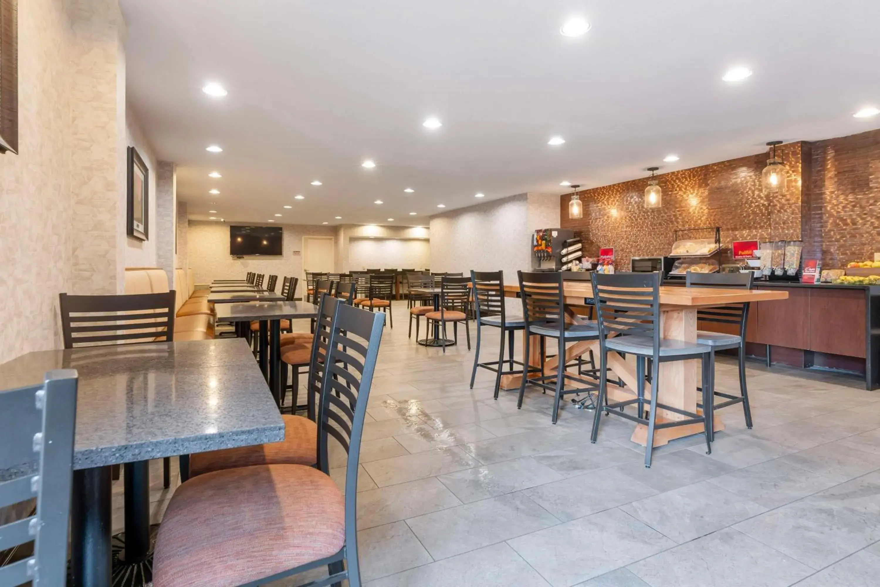 Breakfast in Best Western Bend North Breakfast in Best Western Bend North