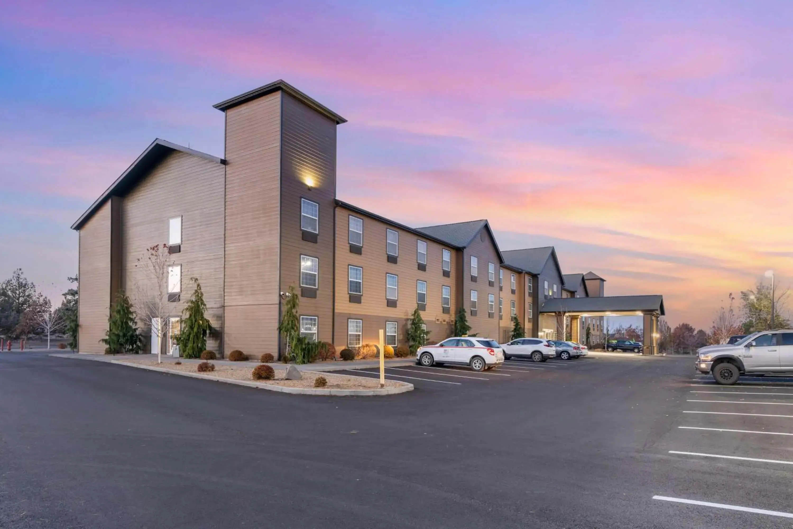 Property building in Best Western Bend North Property building in Best Western Bend North
