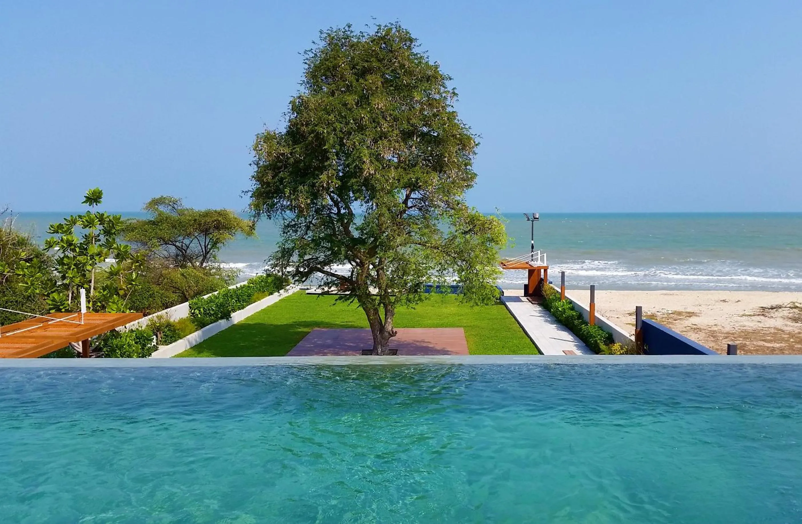 Baan Thew Talay Blue Sapphire