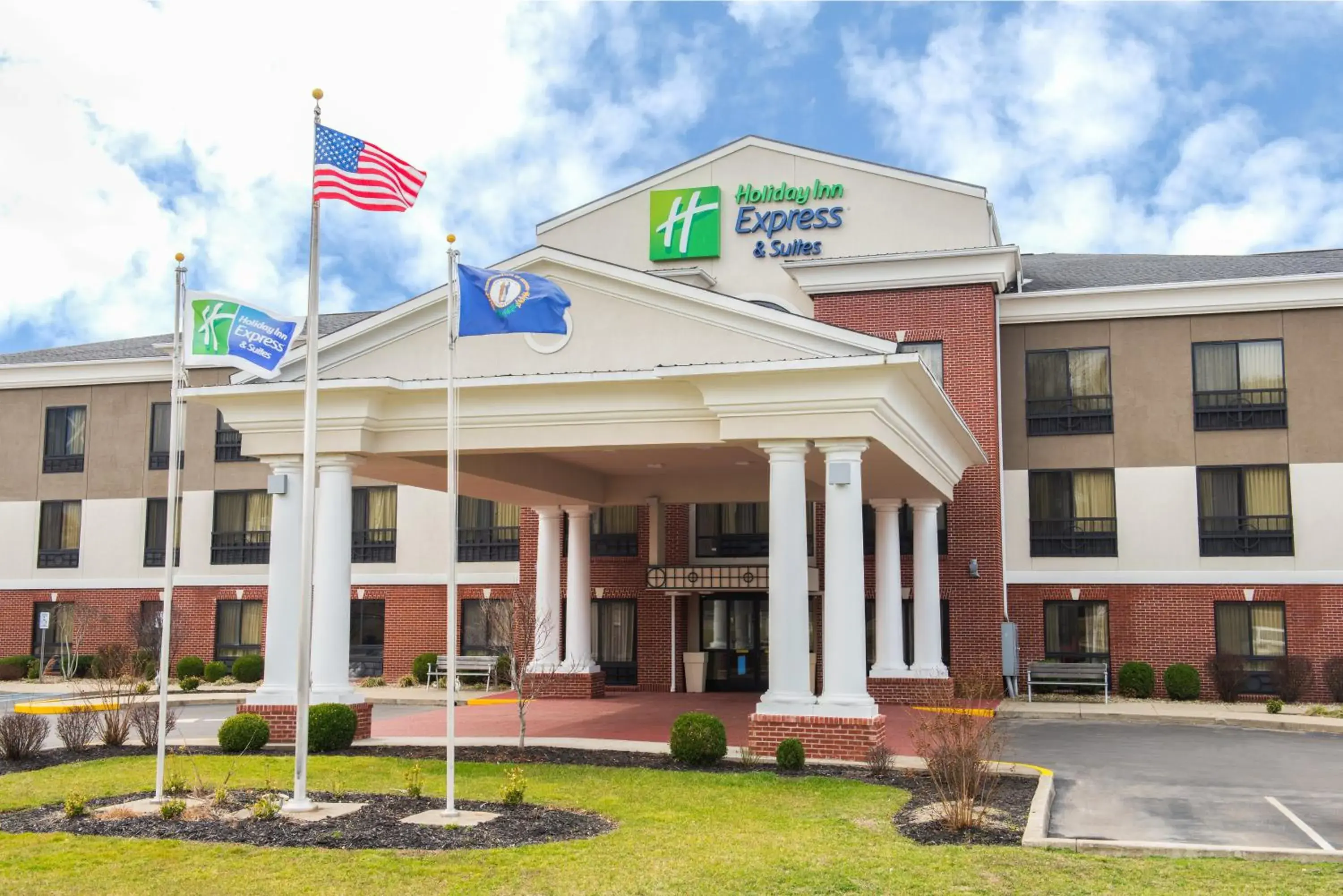 Property building in Holiday Inn Express Hotel & Suites Ashland by IHG Property building in Holiday Inn Express Hotel & Suites Ashland by IHG