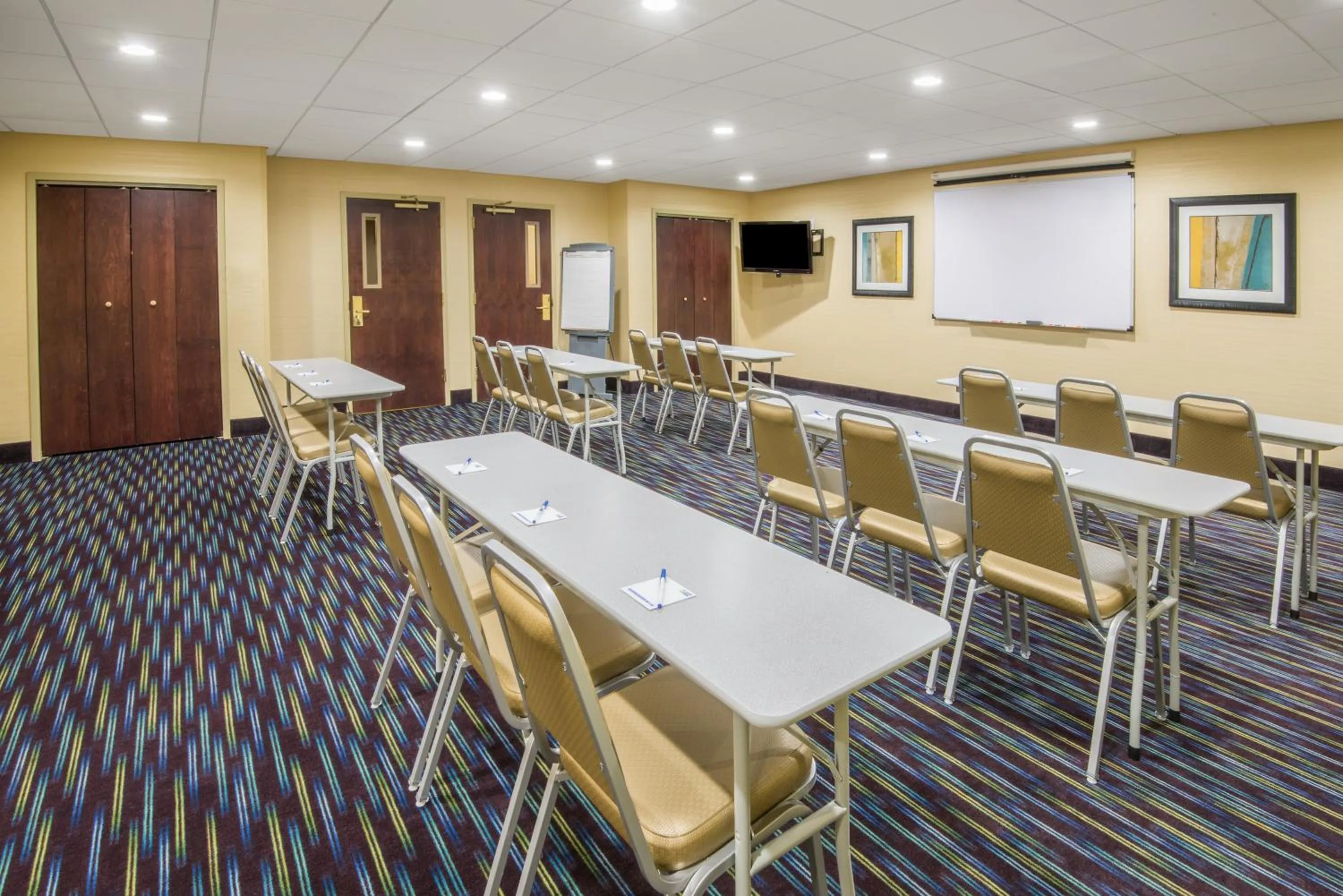 Meeting/conference room in Holiday Inn Express Hotel & Suites Ashland by IHG