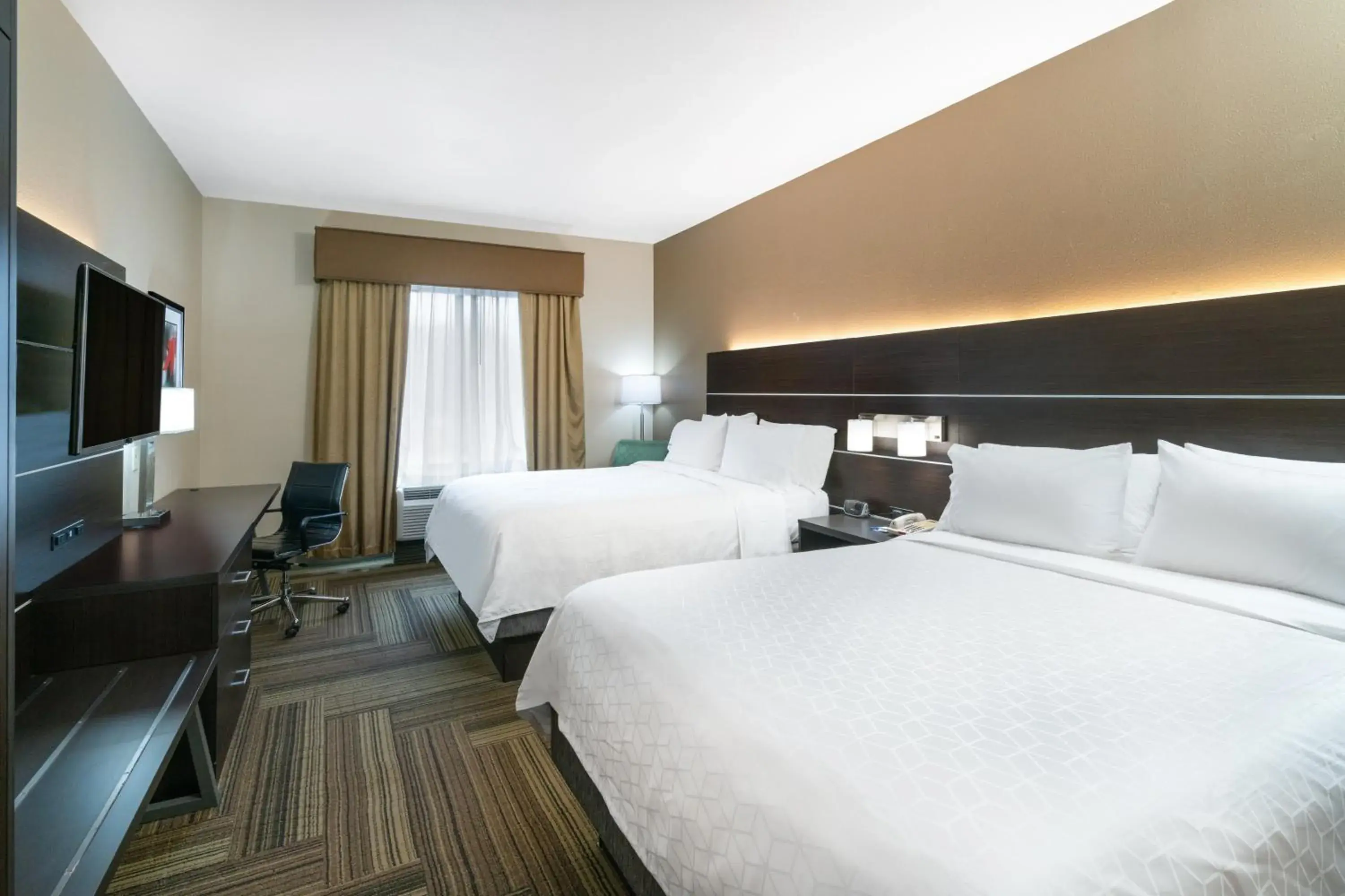 Standard Room with Two Queen Beds in Holiday Inn Express Hotel & Suites Ashland by IHG Standard Room with Two Queen Beds in Holiday Inn Express Hotel & Suites Ashland by IHG