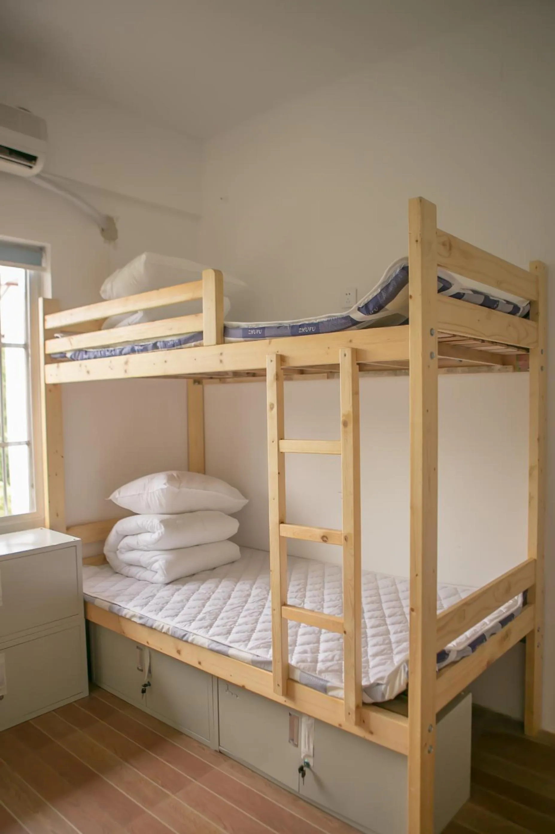 bunk bed, Bed in Suzhou Blue Gate Youth Hostel