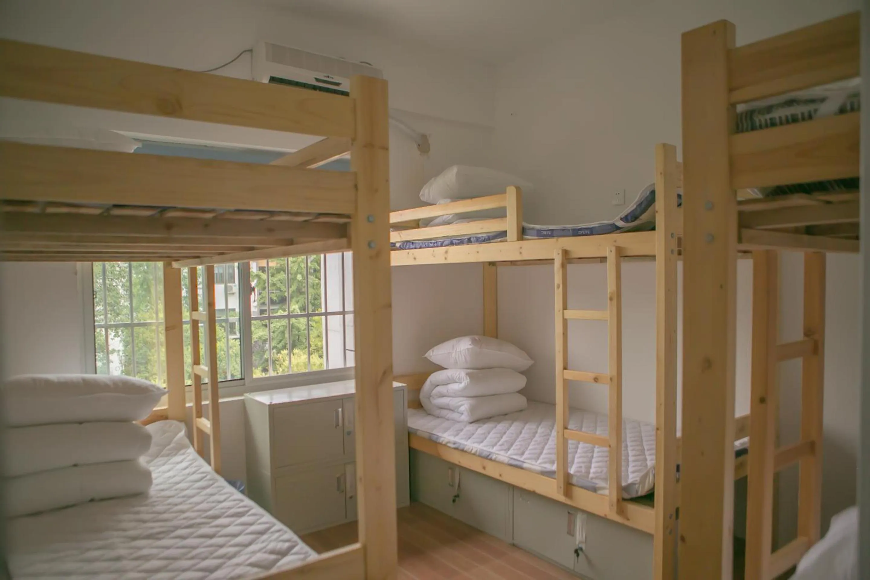 bunk bed, Bed in Suzhou Blue Gate Youth Hostel