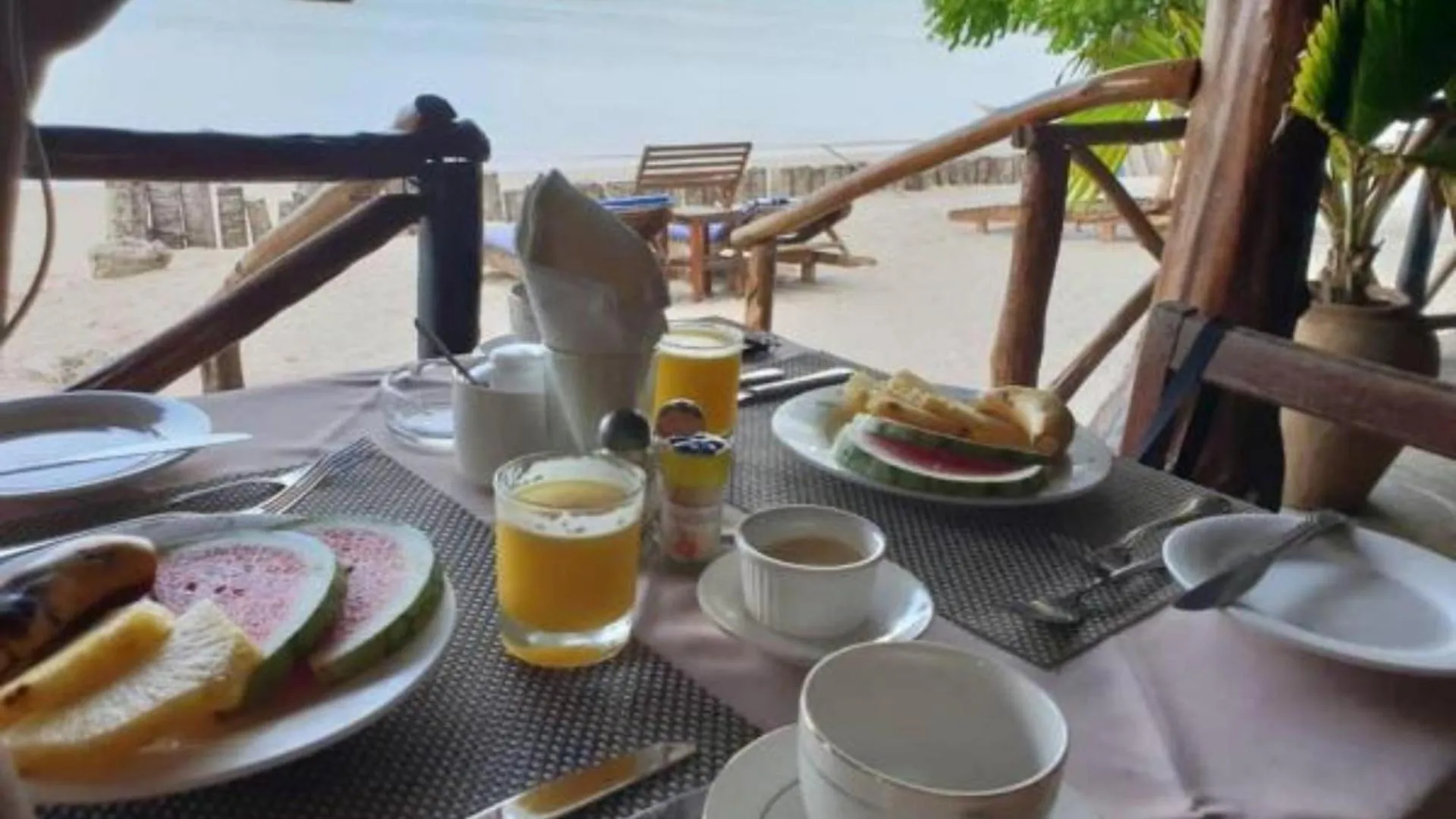 Food and drinks in Menai Bay Beach Bungalows