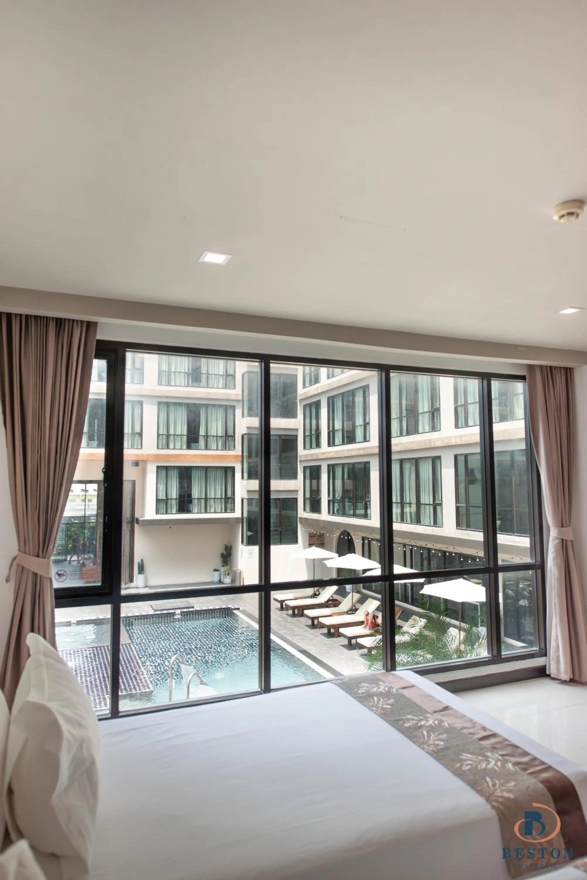 Pool view, Bed in Beston Pattaya - SHA Plus Certified