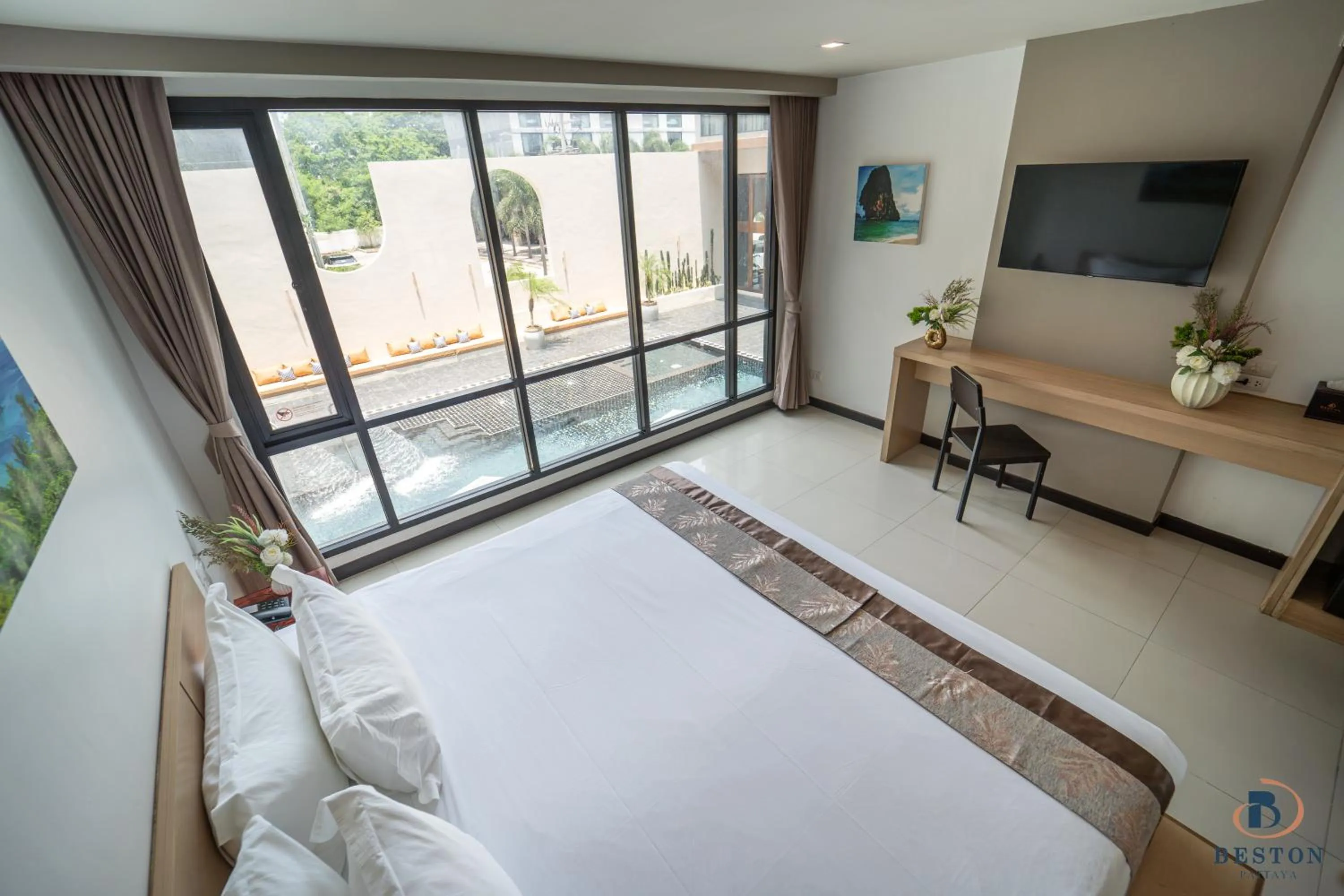 Pool view, Bed in Beston Pattaya - SHA Plus Certified