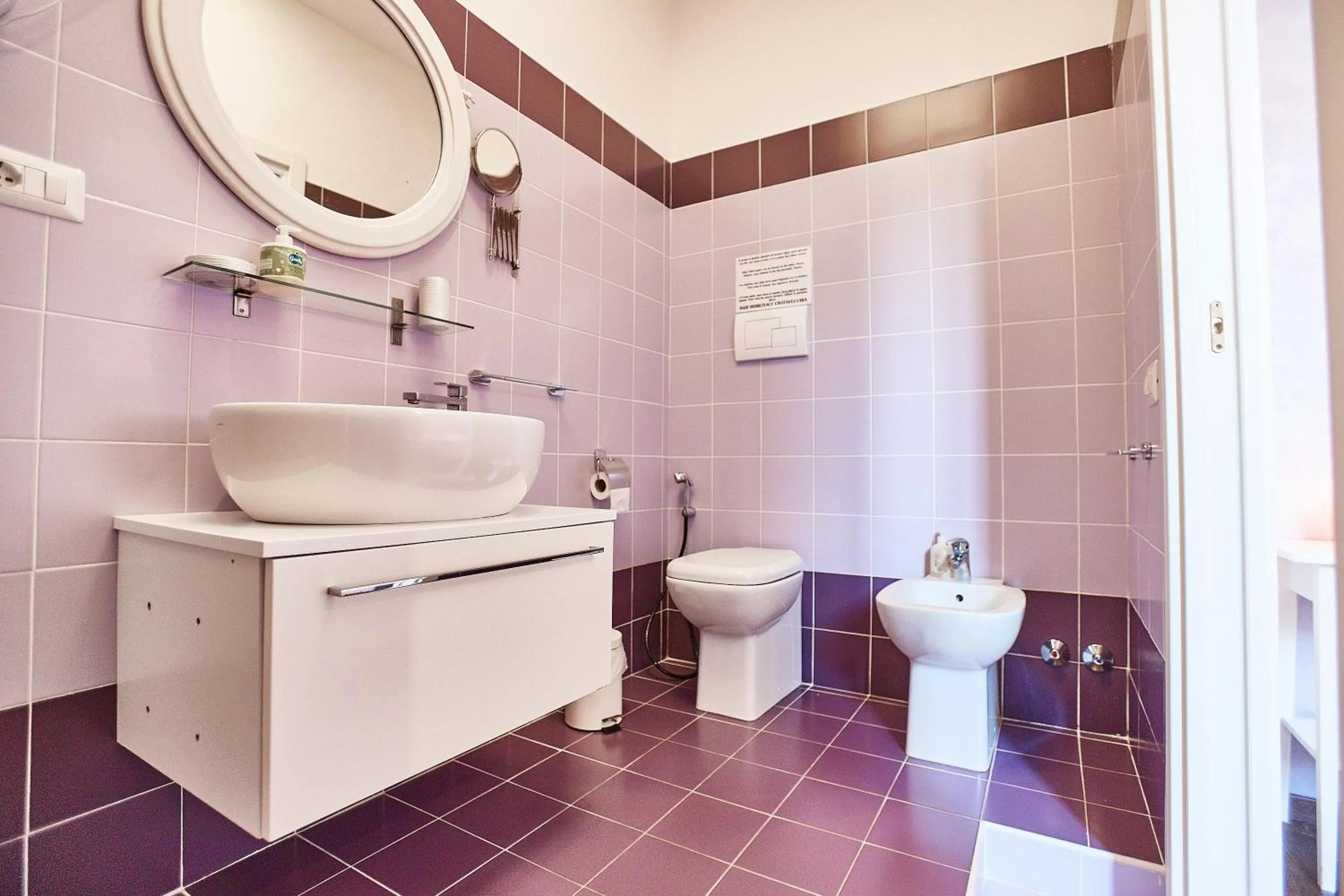 Bathroom in BB HomEitaly Civitavecchia