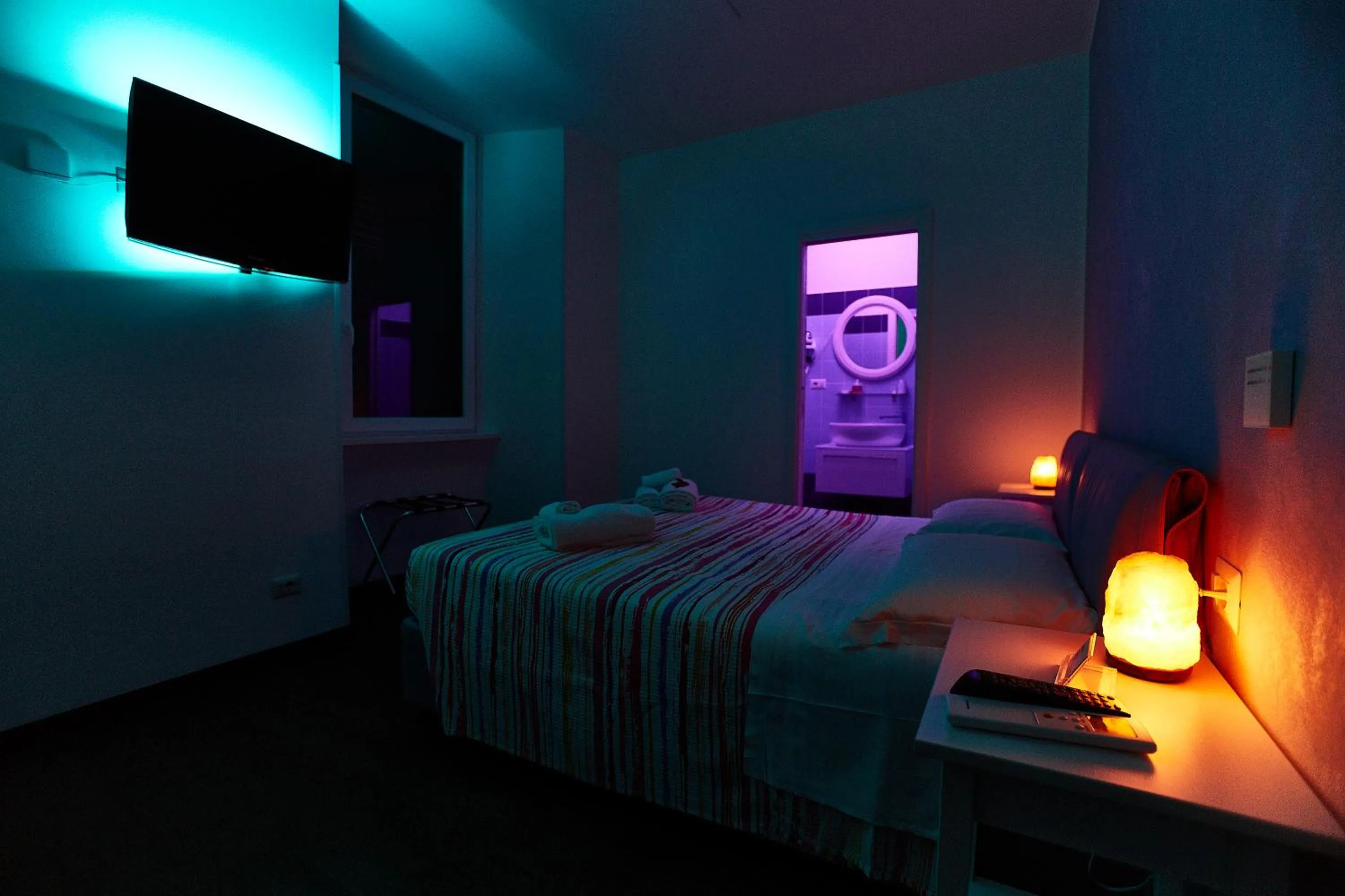 TV and multimedia, Bed in BB HomEitaly Civitavecchia