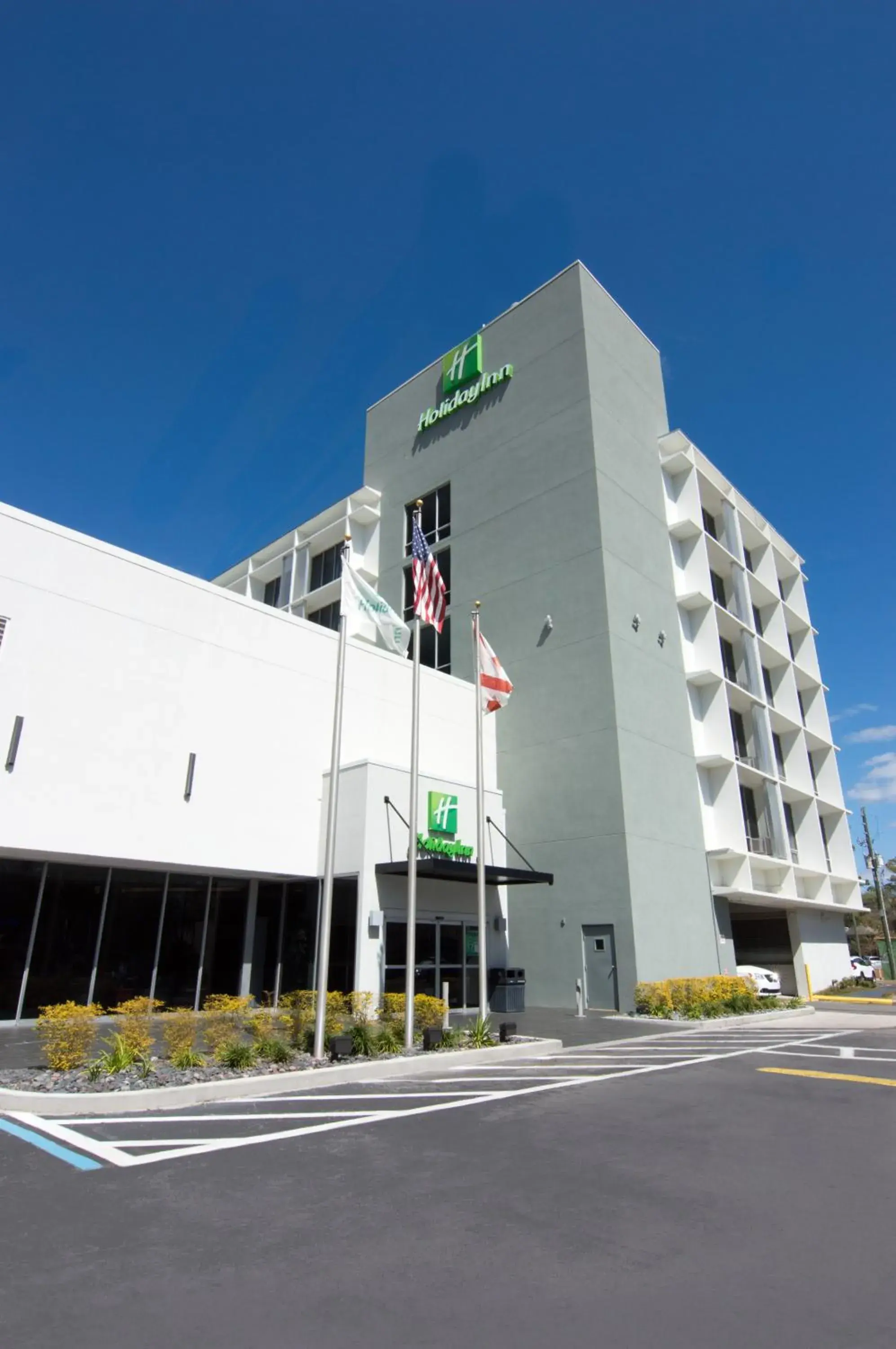 Property building in Holiday Inn Gainesville-University Center by IHG Property building in Holiday Inn Gainesville-University Center by IHG