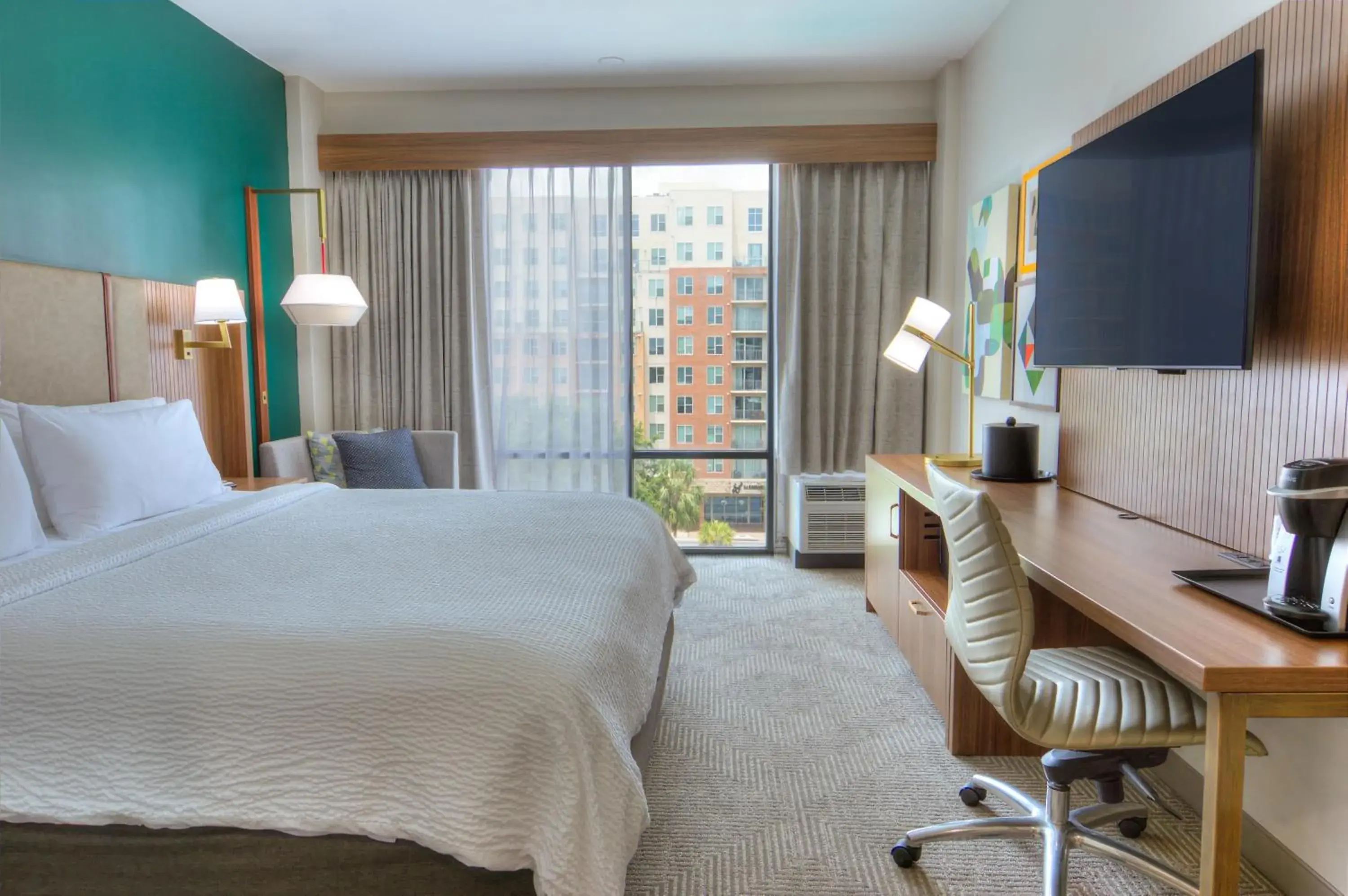 Standard King Room with Minifridge in Holiday Inn Gainesville-University Center by IHG Standard King Room with Minifridge in Holiday Inn Gainesville-University Center by IHG