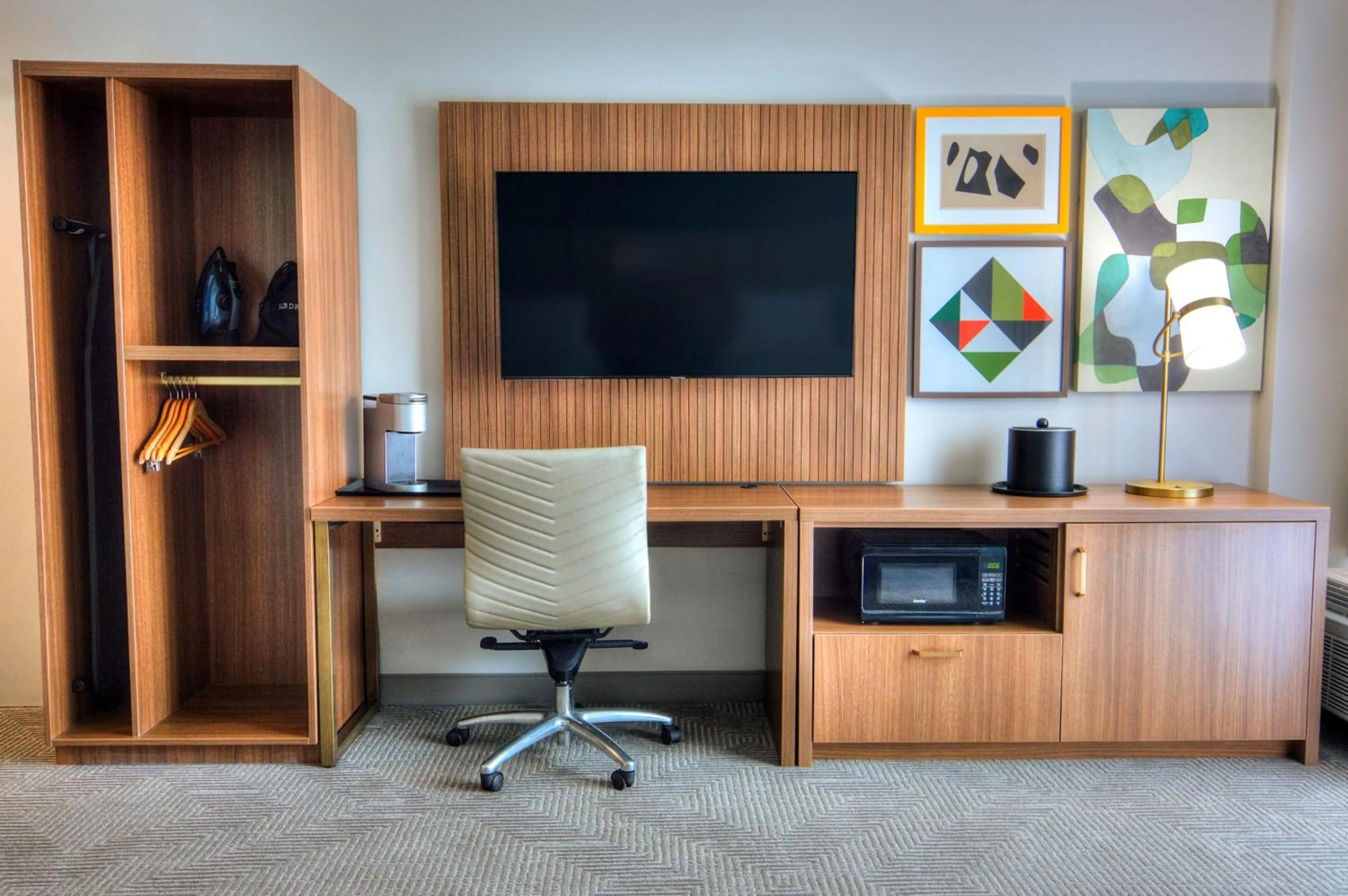 Photo of the whole room in Holiday Inn Gainesville-University Center by IHG