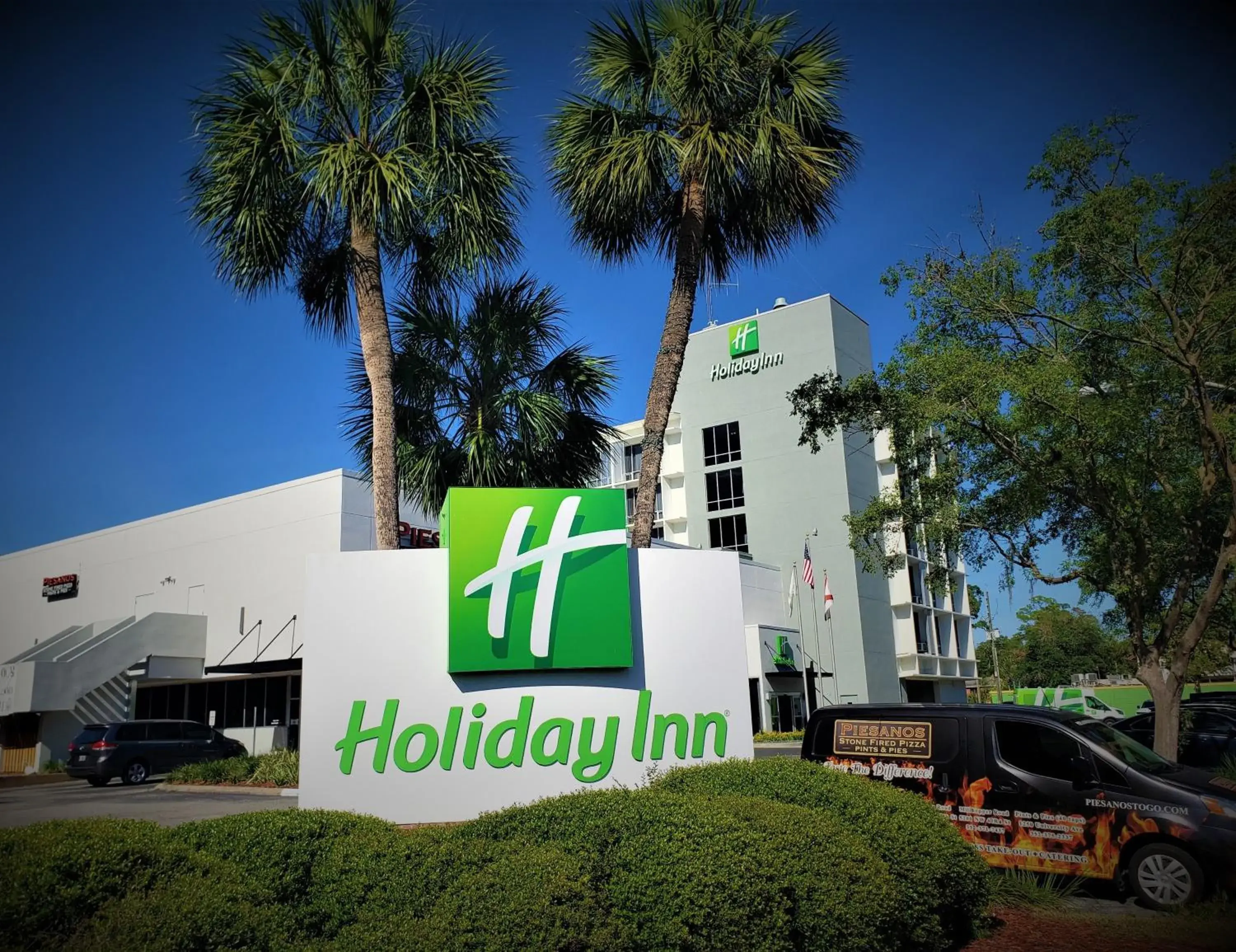 Property building in Holiday Inn Gainesville-University Center by IHG Property building in Holiday Inn Gainesville-University Center by IHG