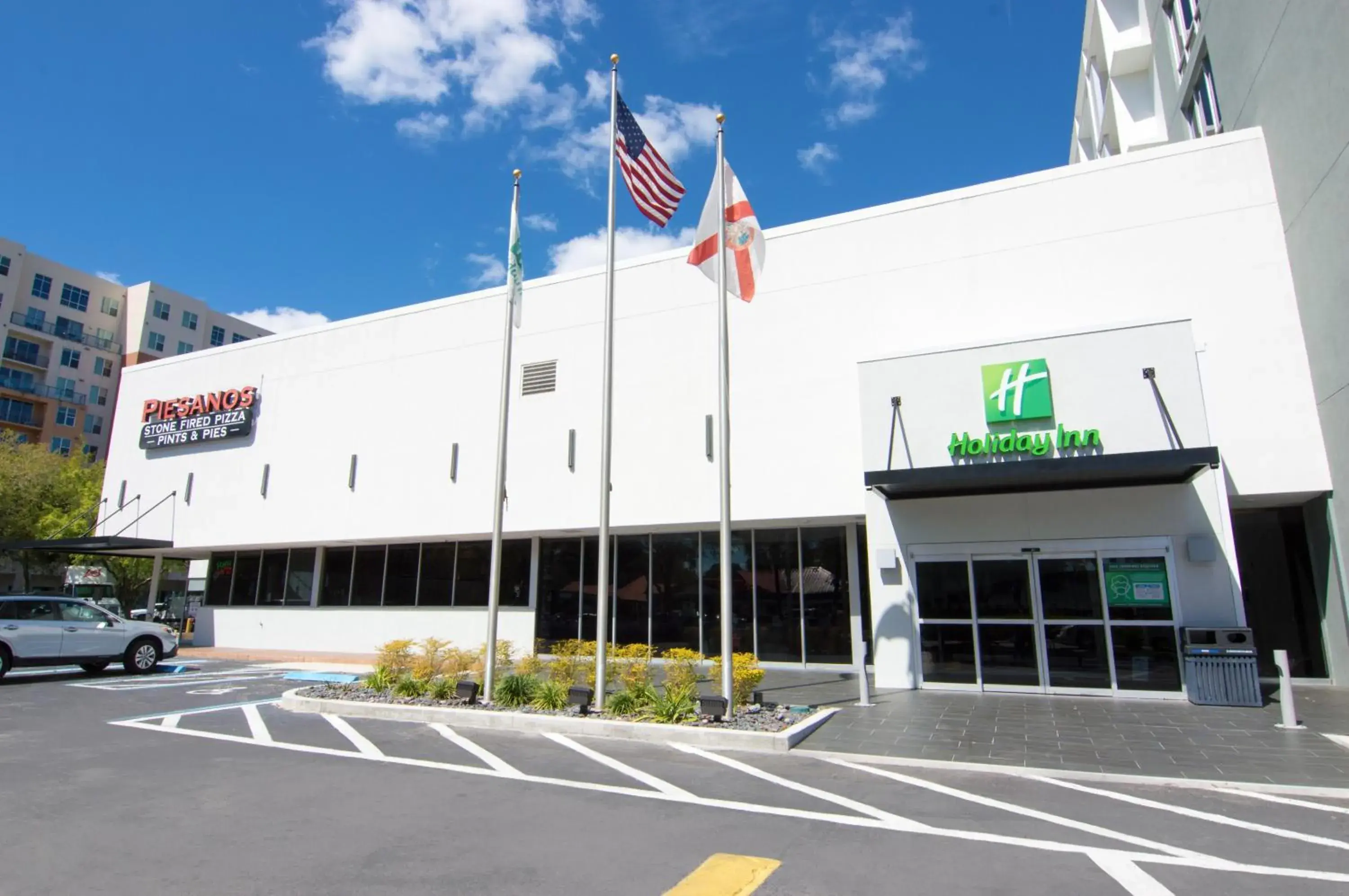 Property building in Holiday Inn Gainesville-University Center by IHG Property building in Holiday Inn Gainesville-University Center by IHG