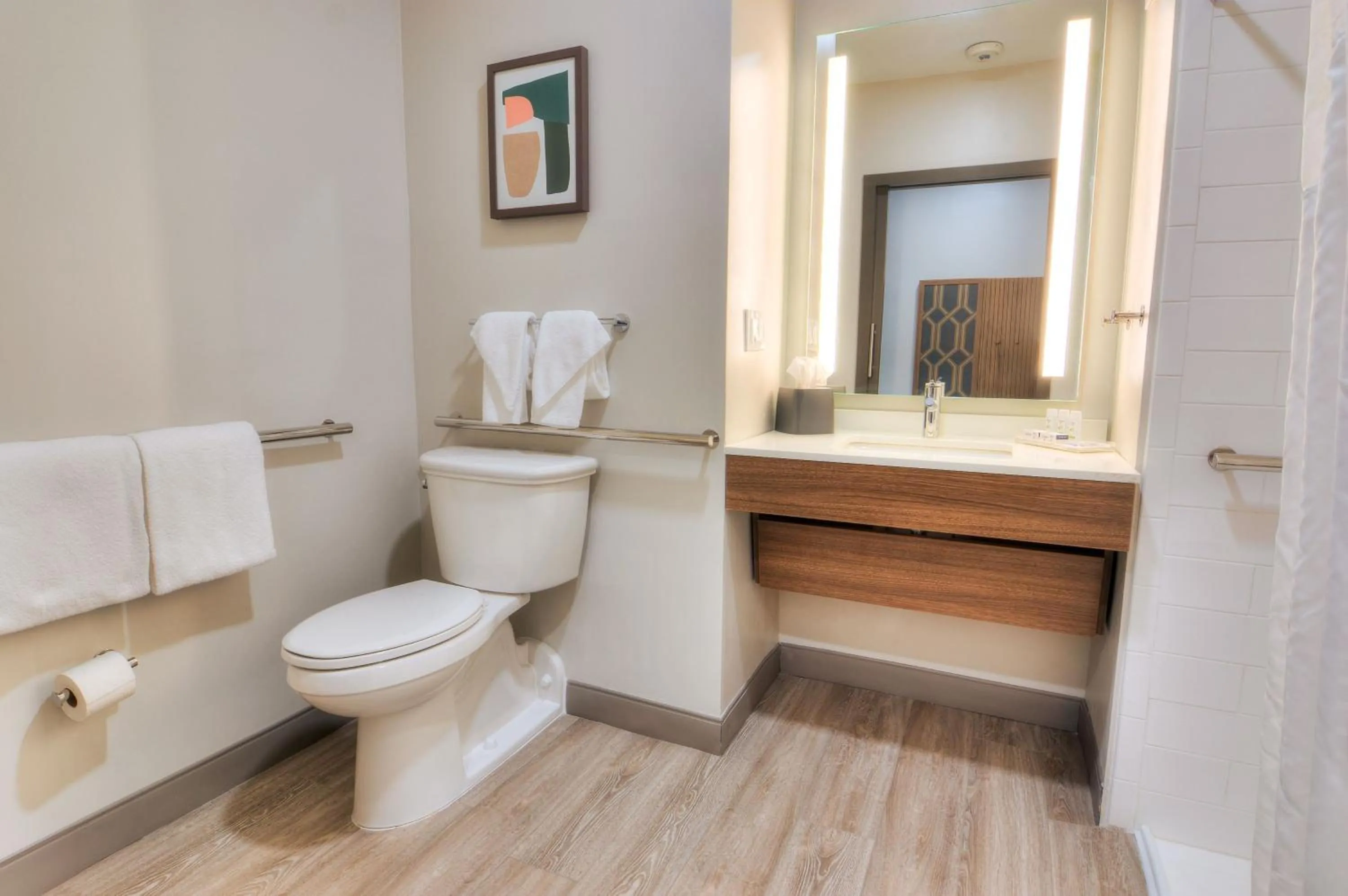 Photo of the whole room in Holiday Inn Gainesville-University Center by IHG