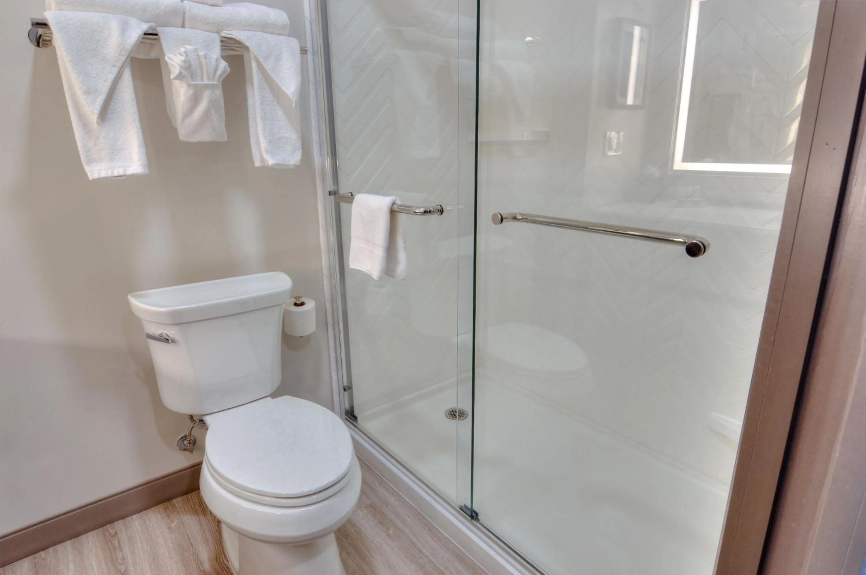 Photo of the whole room in Holiday Inn Gainesville-University Center by IHG