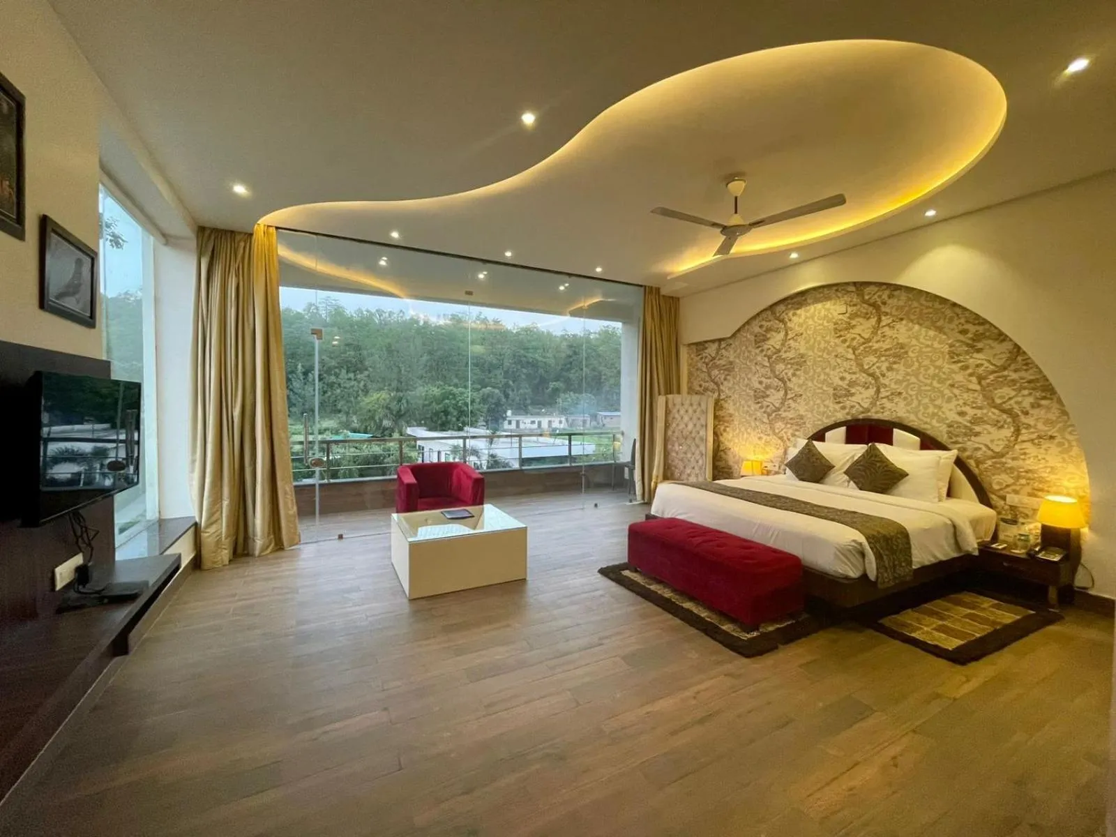 Photo of the whole room, Bed in Winsome Resort & Spa Corbett
