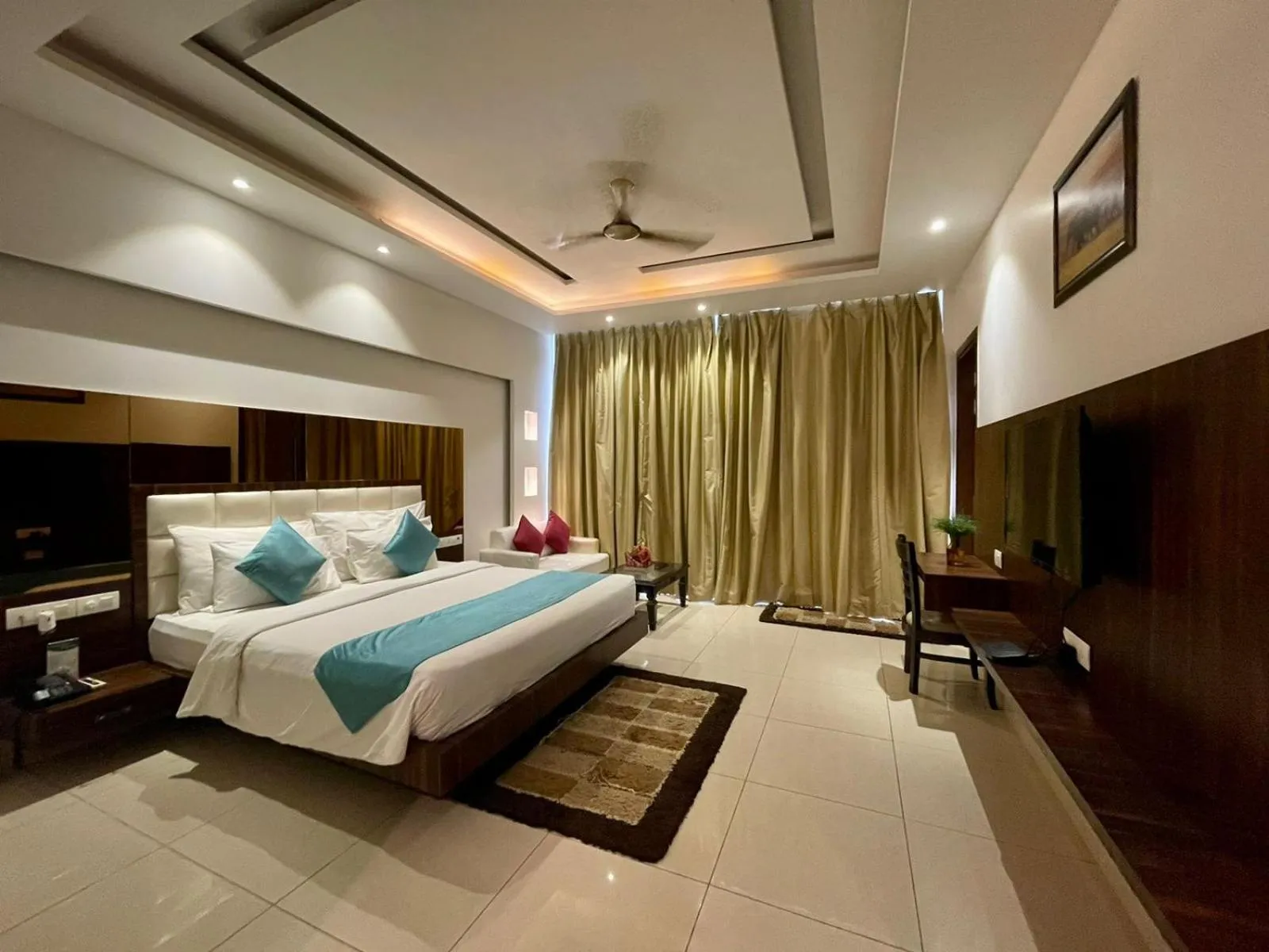 Photo of the whole room, Bed in Winsome Resort & Spa Corbett