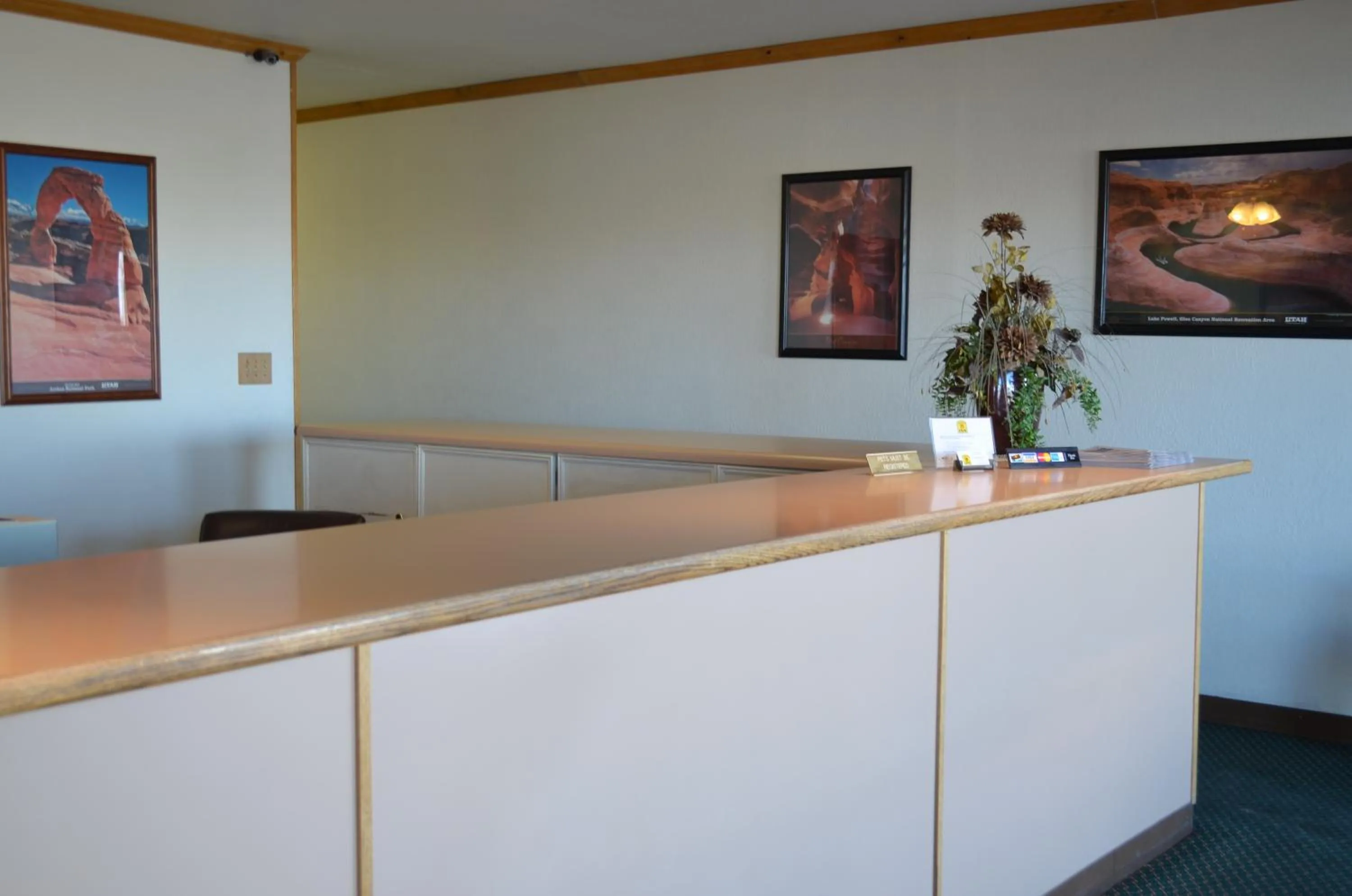 Lobby or reception in National 9 Inn Wellington