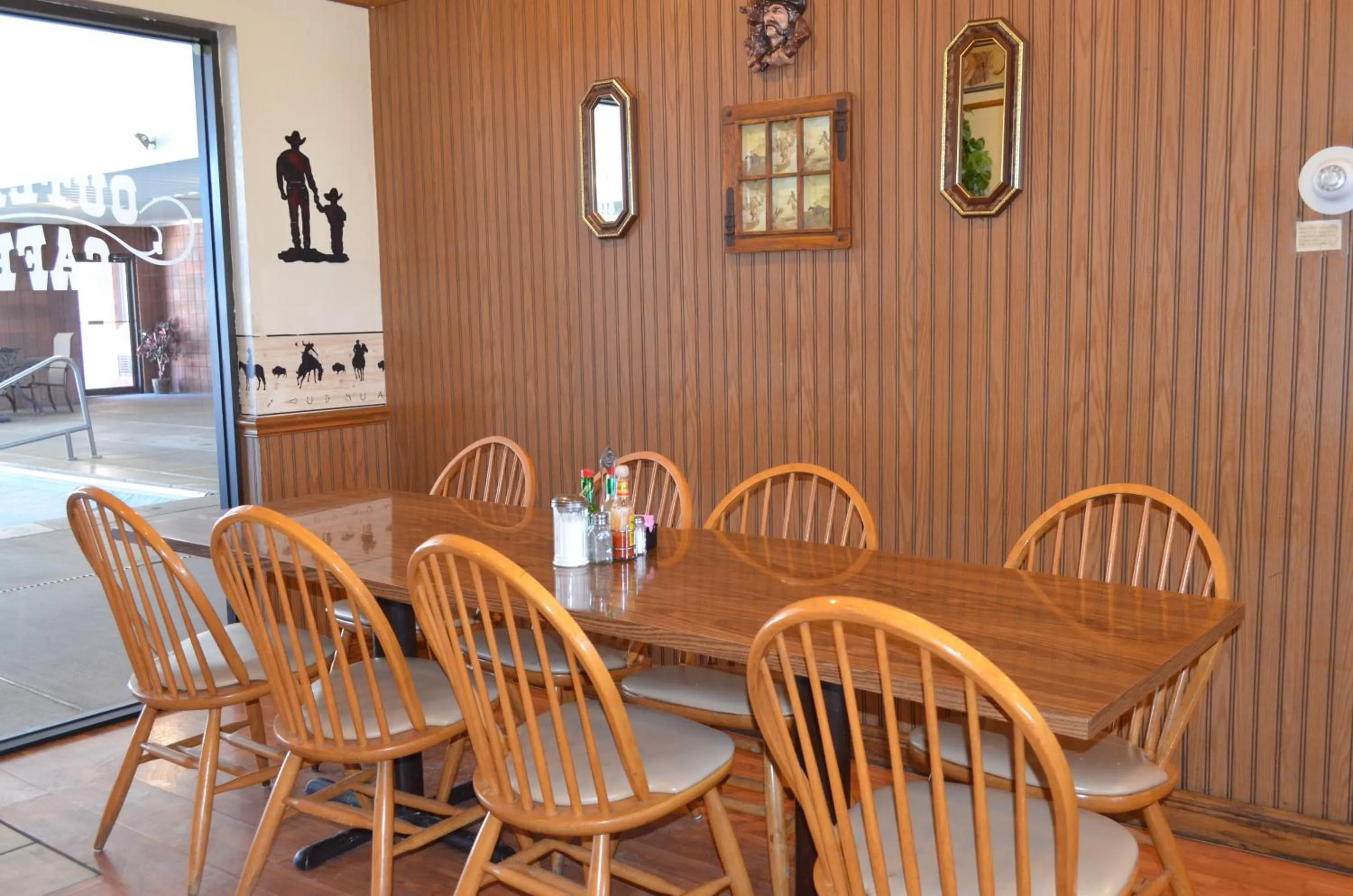 American breakfast in National 9 Inn Wellington