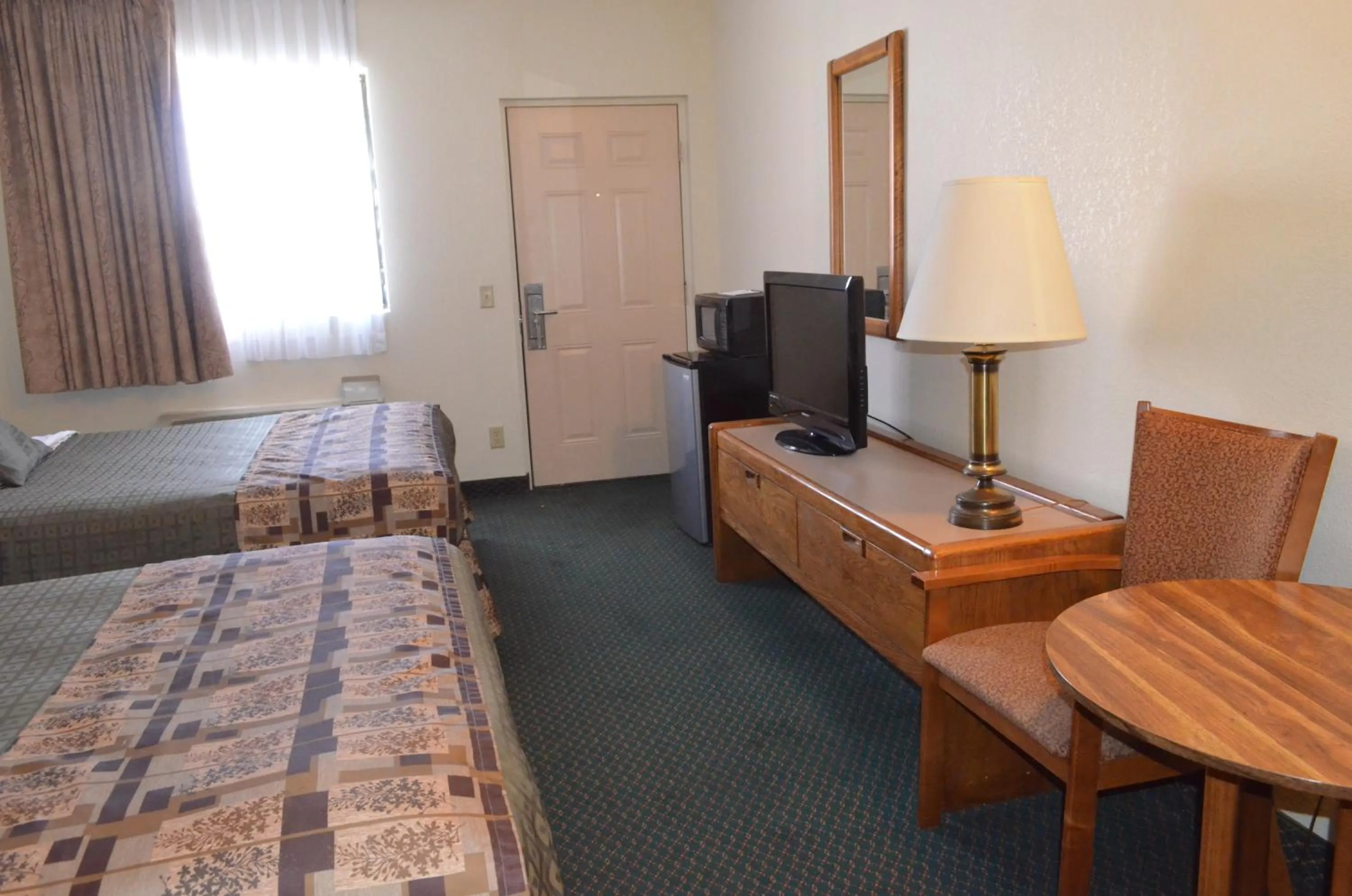 TV and multimedia, Bed in National 9 Inn Wellington