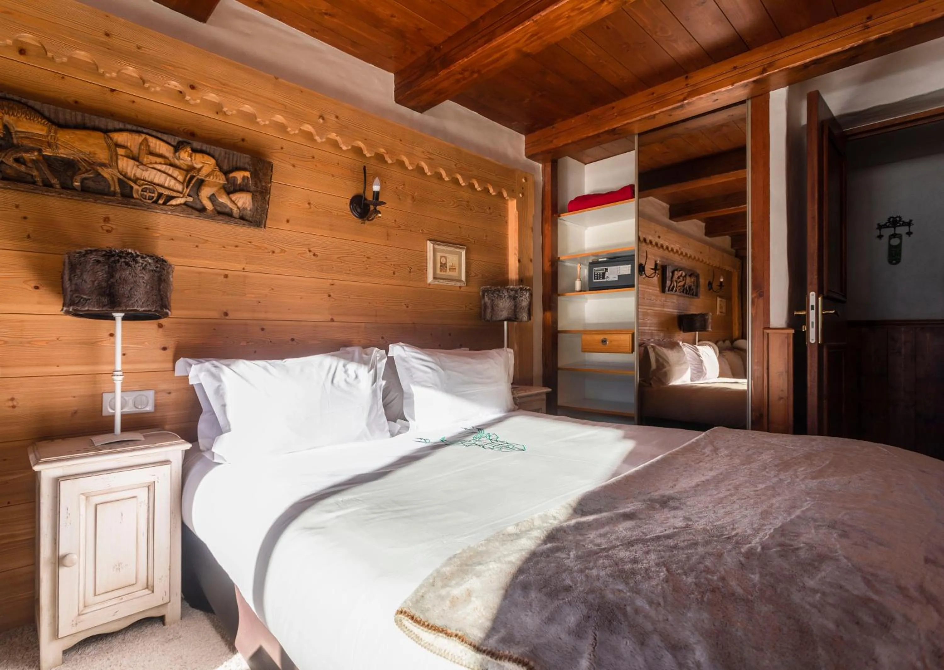 Bed in Hôtel les Campanules by Les Etincelles