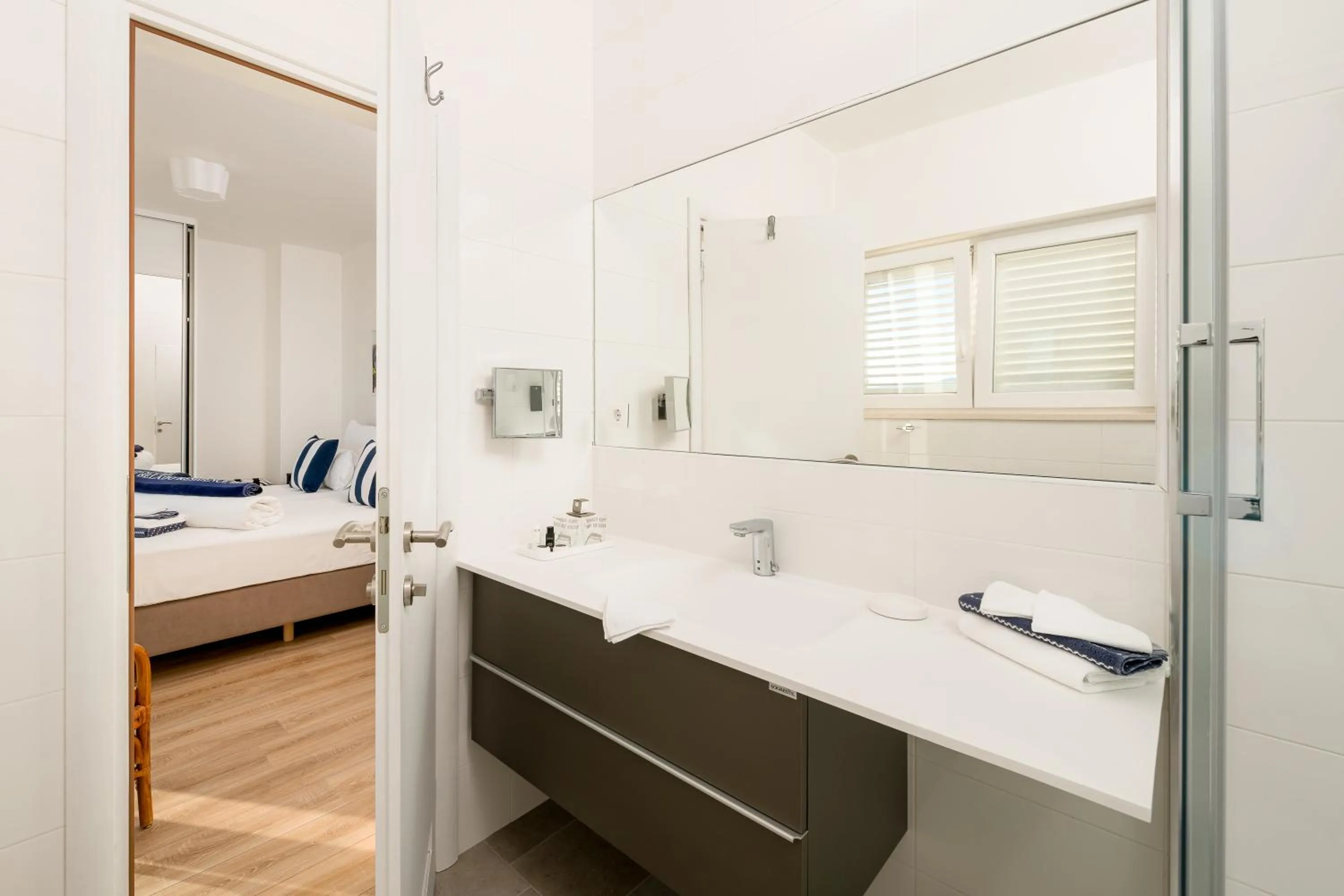 Bathroom, Bed in Belado Residence Bol